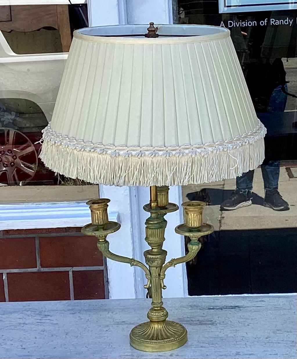 Paire de chandeliers Bouillotte anciens en bronze doré Bon état - En vente à LOS ANGELES, CA