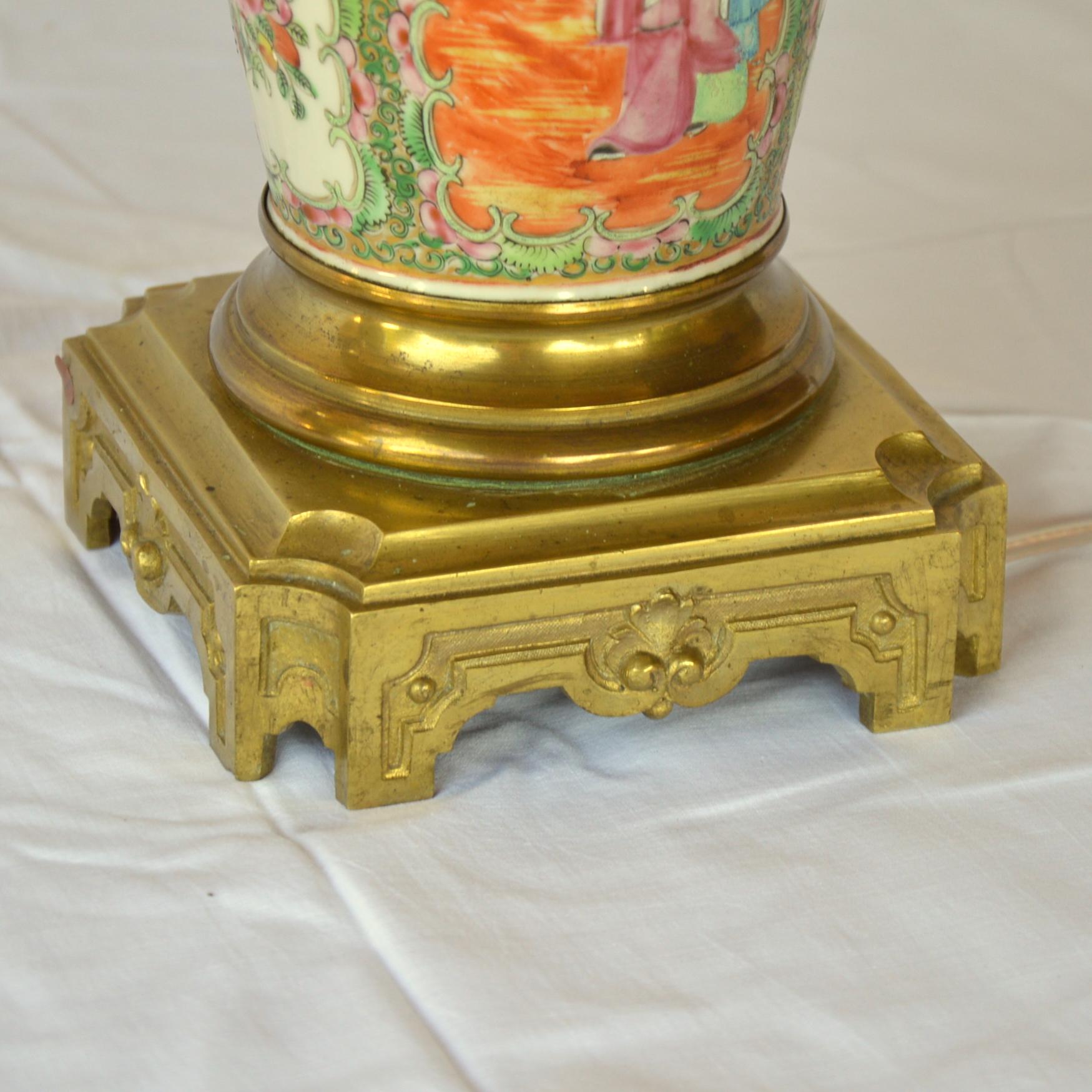 Pair of Antique Gilt Bronze Mounted Chinese Canton Porcelain Lamps, 19th Century In Good Condition In Brussels, BE