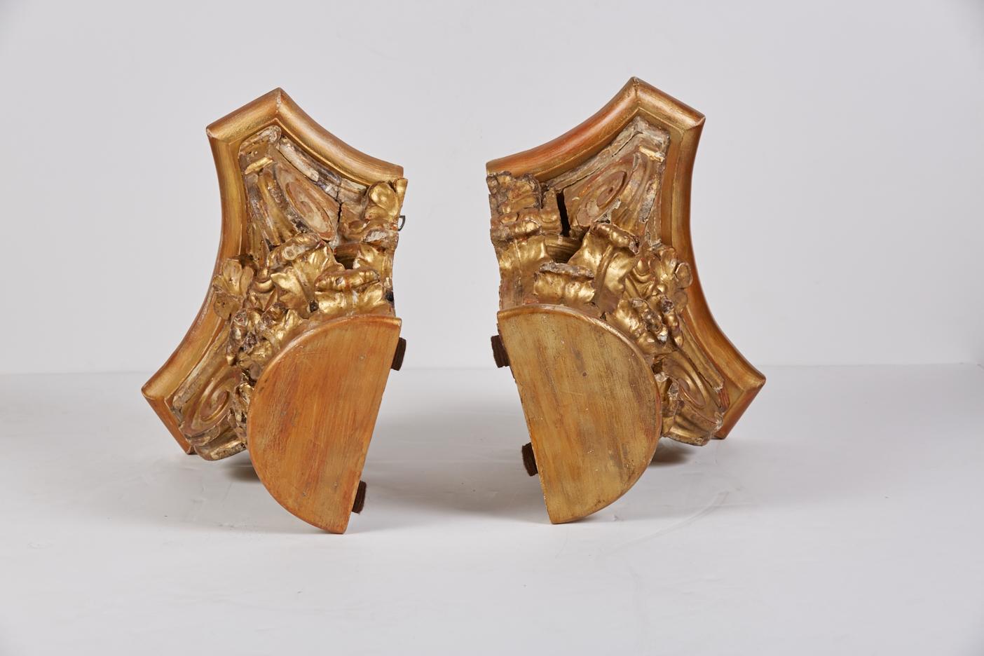 Pair of Antique Gilt Carved Wood Corinthian Half Capital Bracket Shelves In Good Condition In Dallas, TX