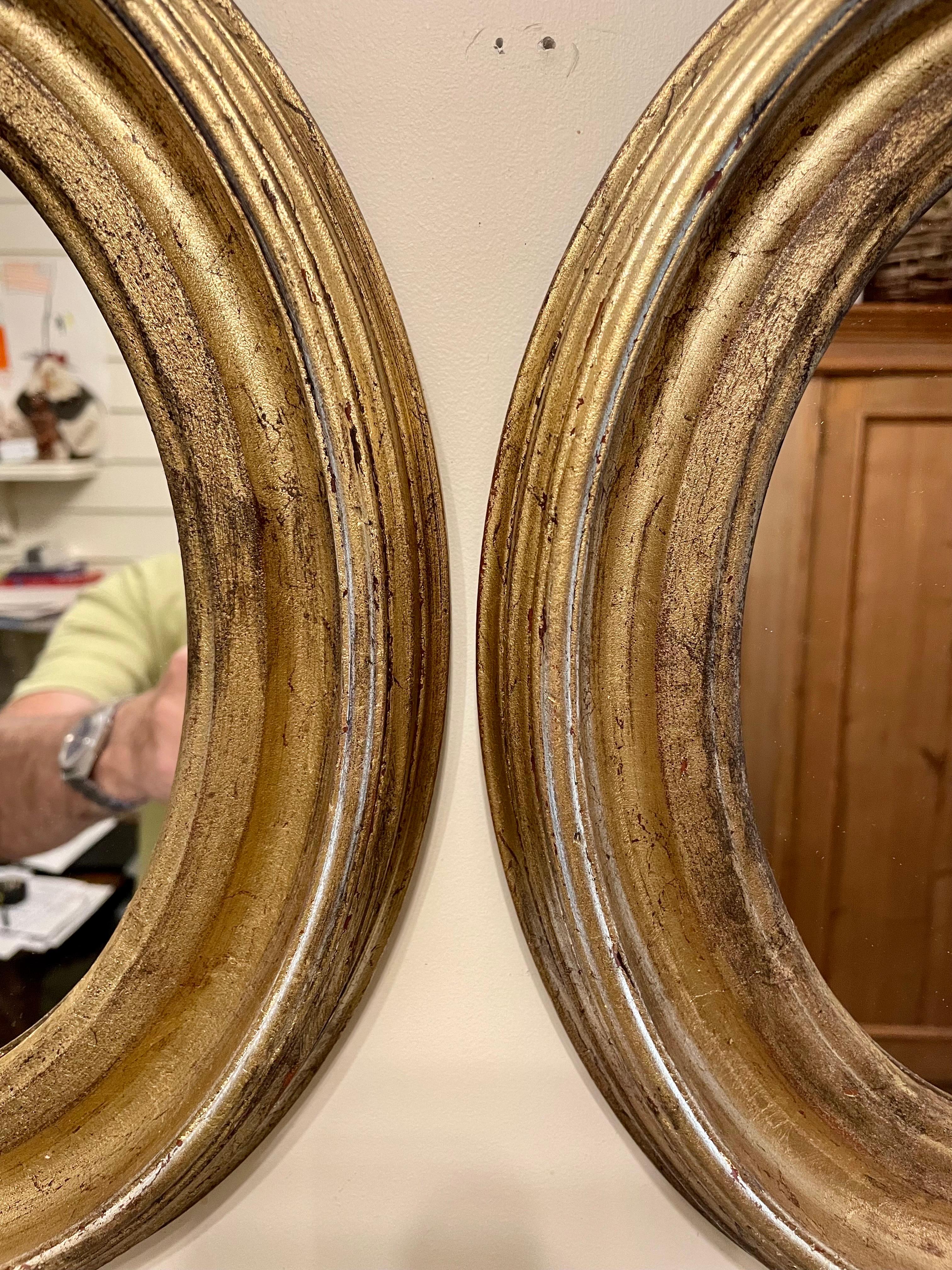 Pair of Antique Gilt Oval Italian Mirrors In Good Condition In New York, NY