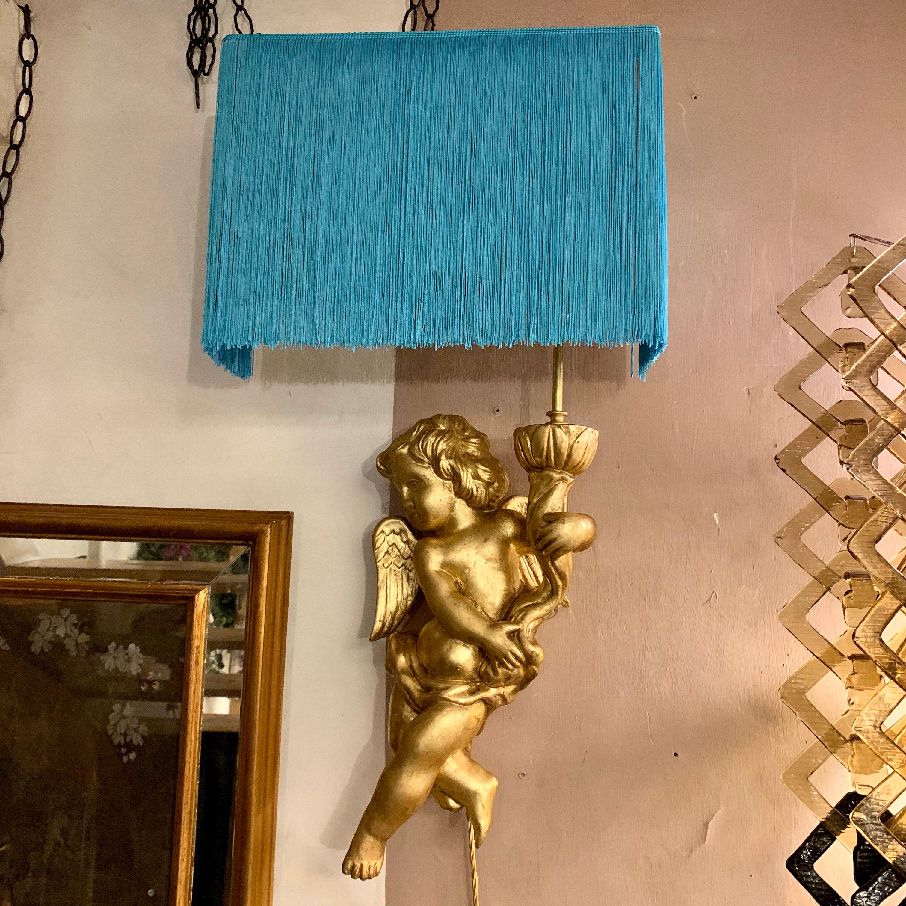 Pair of antique giltwood sculpture angel appliques with turquoise fringed lampshades.
The giltwood sculptures are art Florentin art wood carving, we have realized new handcrafted turquoise lampshades with fringes.
High decorative specular wall