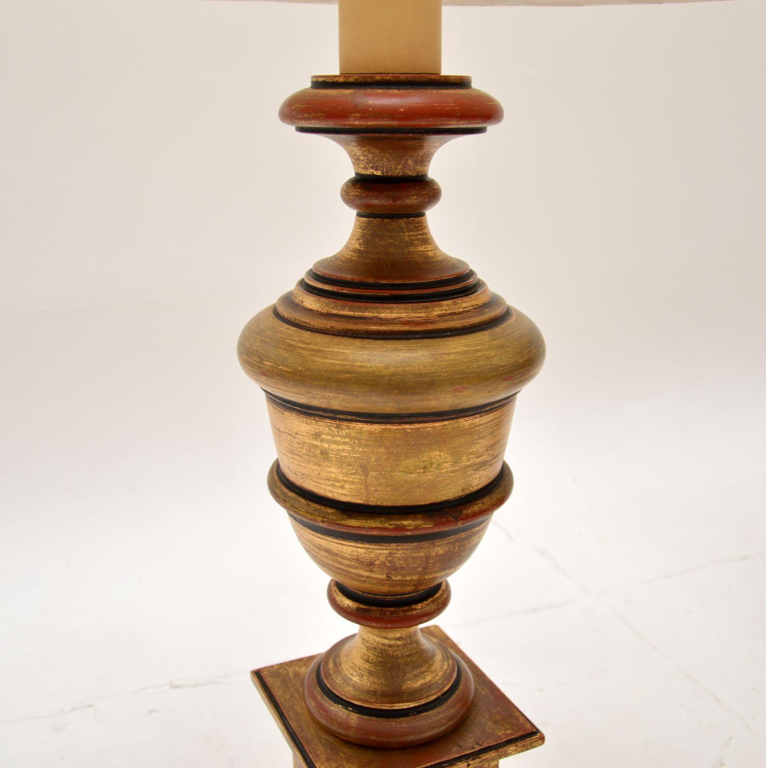 Paar antike vergoldete Wood Wood Tischlampen im Angebot 3