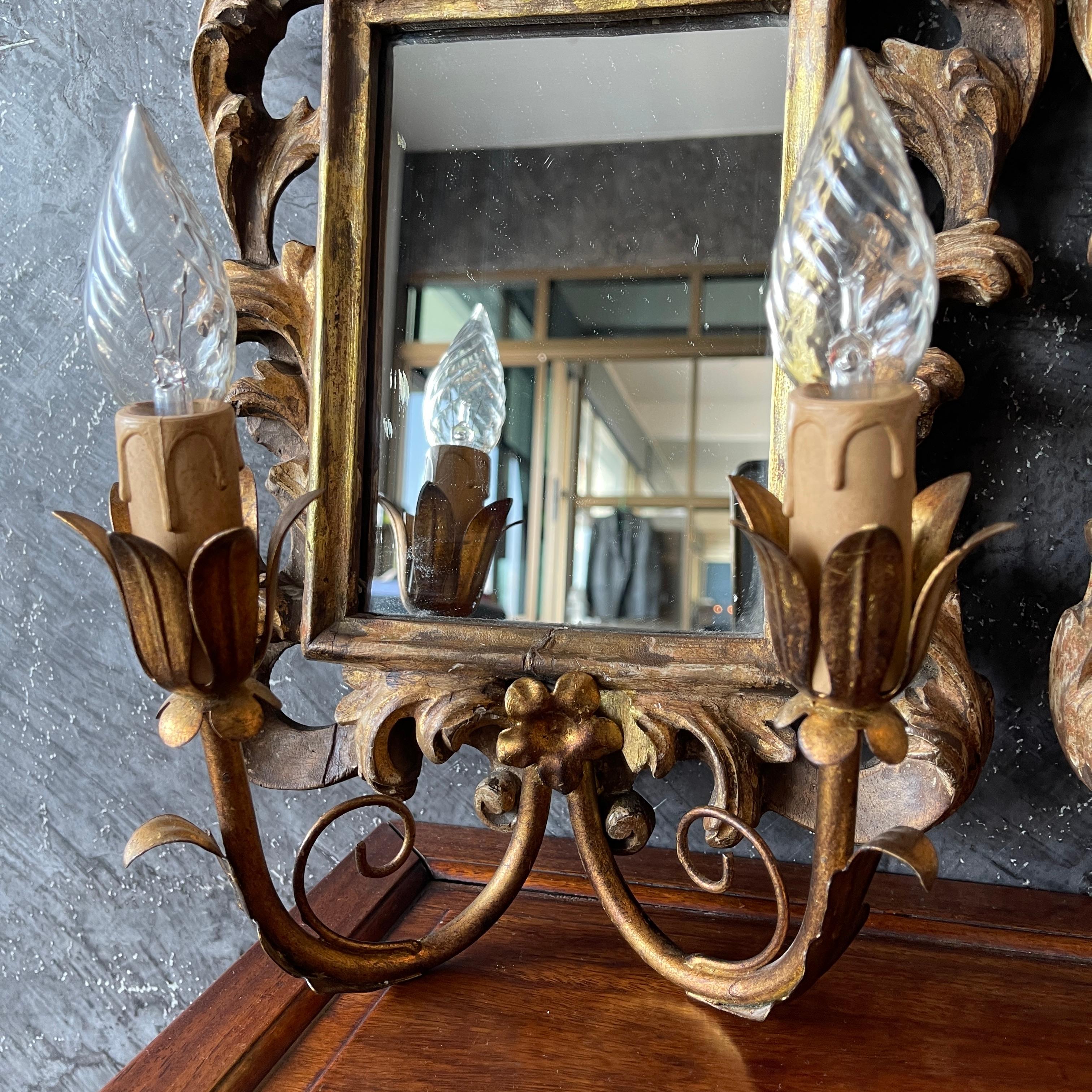 Paar antike geschnitzte Spiegel aus Giltwood Sconces im Angebot 2