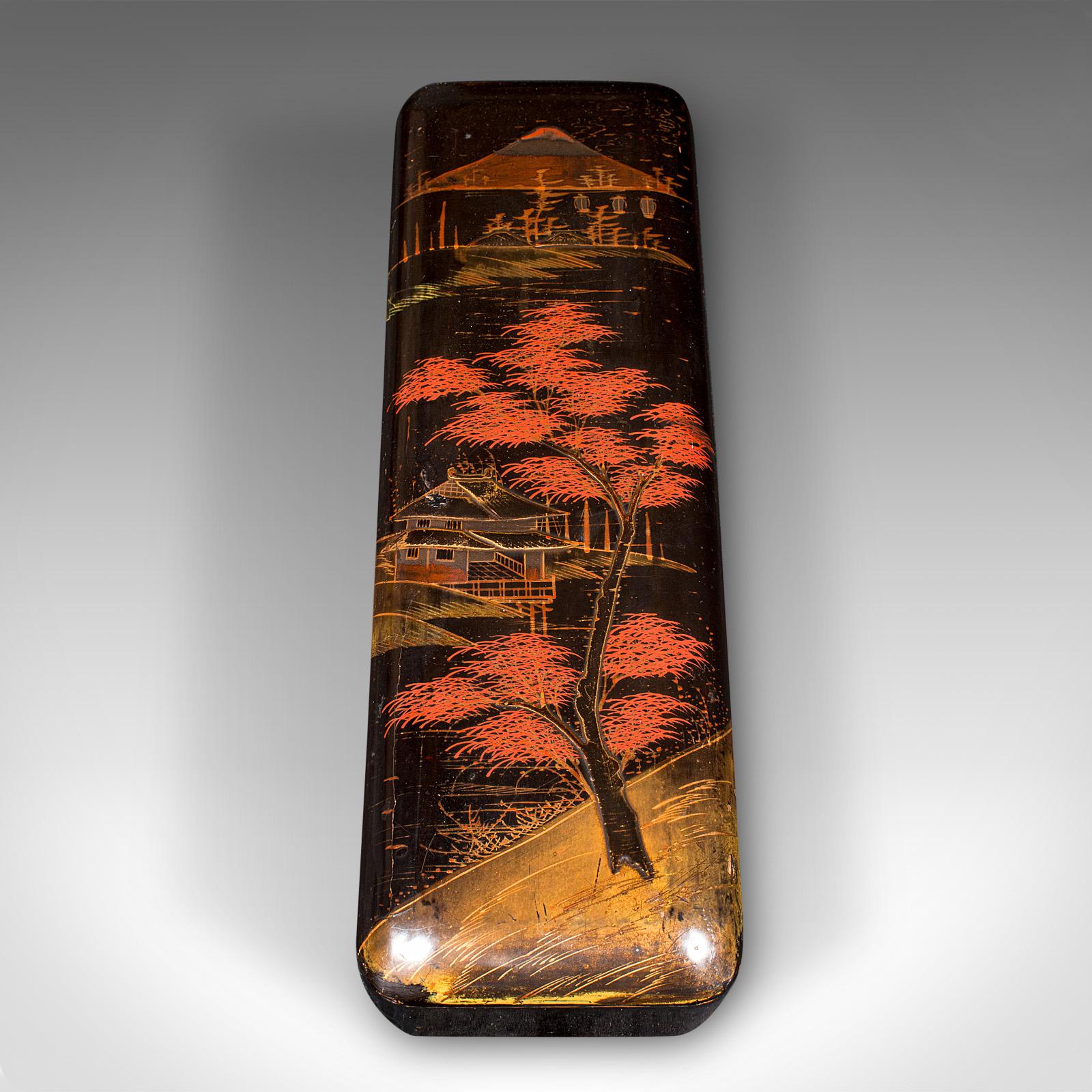Japonisme Pair of Antique Glove Boxes, Japanese Lacquered Lidded Dishes, Victorian, C.1900 For Sale