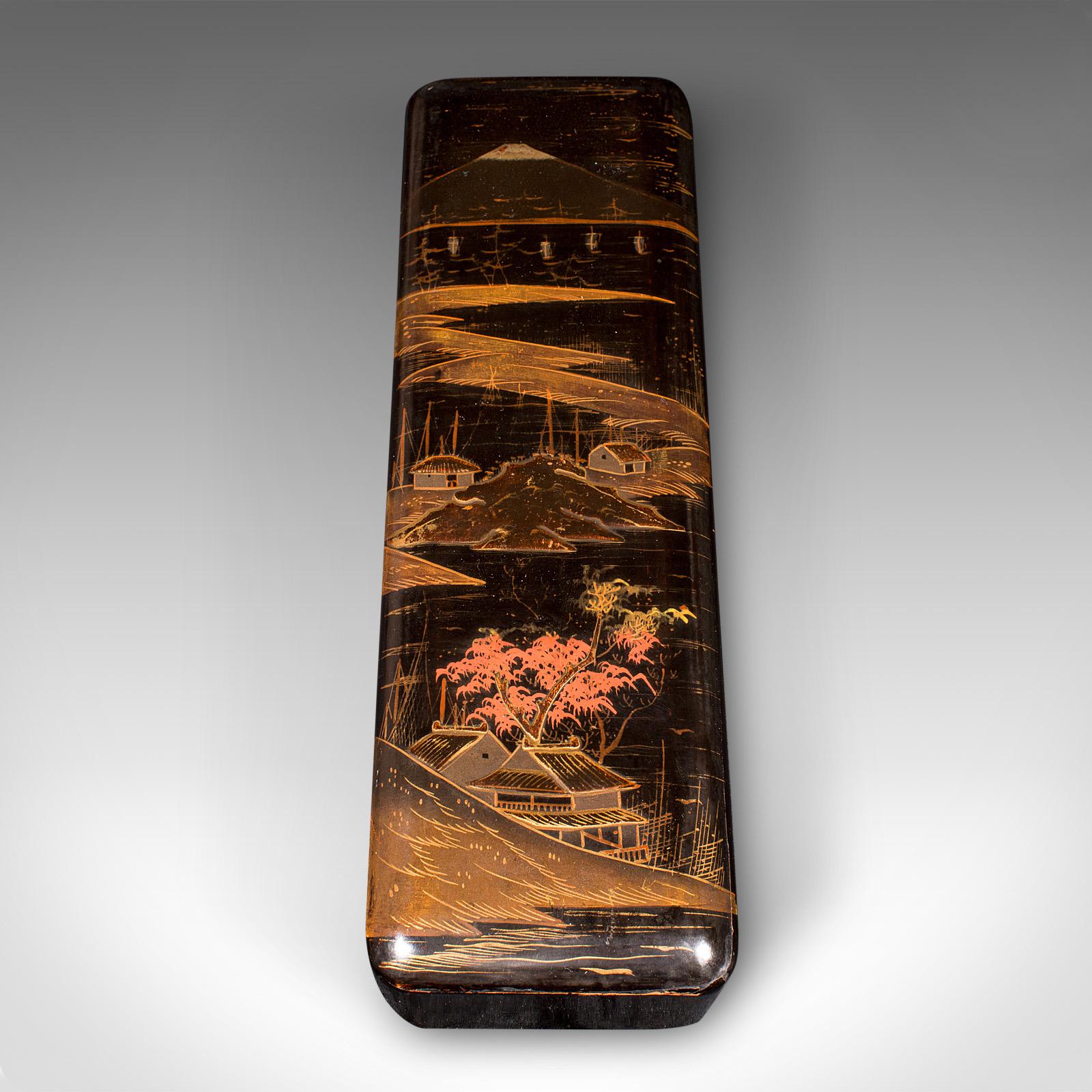 Pair of Antique Glove Boxes, Japanese Lacquered Lidded Dishes, Victorian, C.1900 In Good Condition For Sale In Hele, Devon, GB