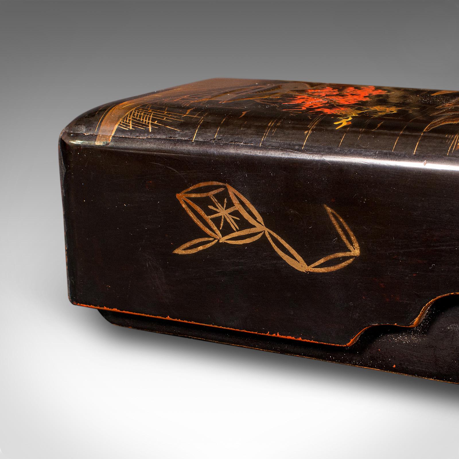 Pair of Antique Glove Boxes, Japanese Lacquered Lidded Dishes, Victorian, C.1900 For Sale 3