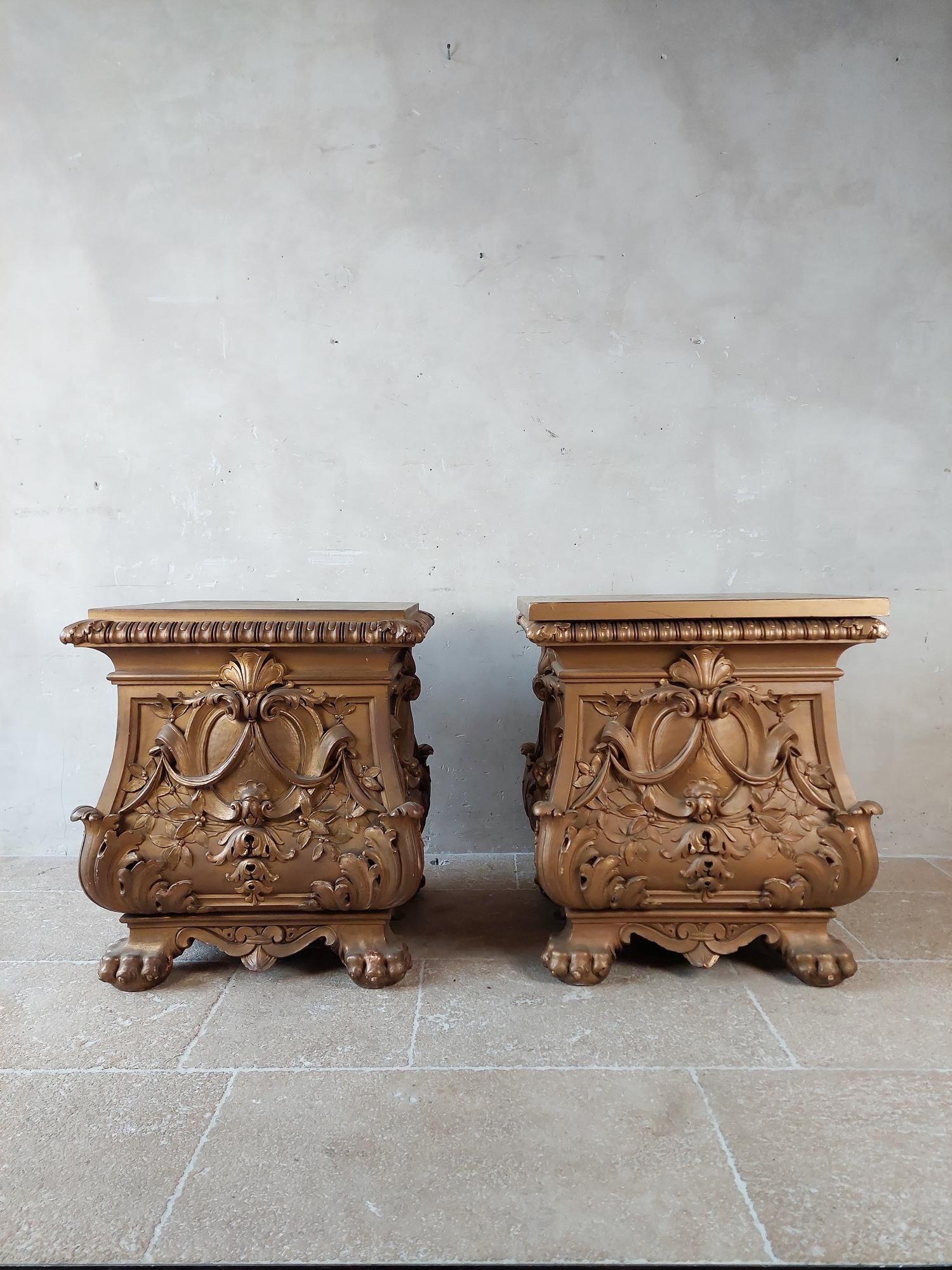 Pair of (almost) antique gold patinated wooden pedestals. On four sides with gesso decorations such as a cartouche, acanthus leaf and flowers. The pedestals have claw feet and have a beautiful gold-colored patina. Stamped and dated