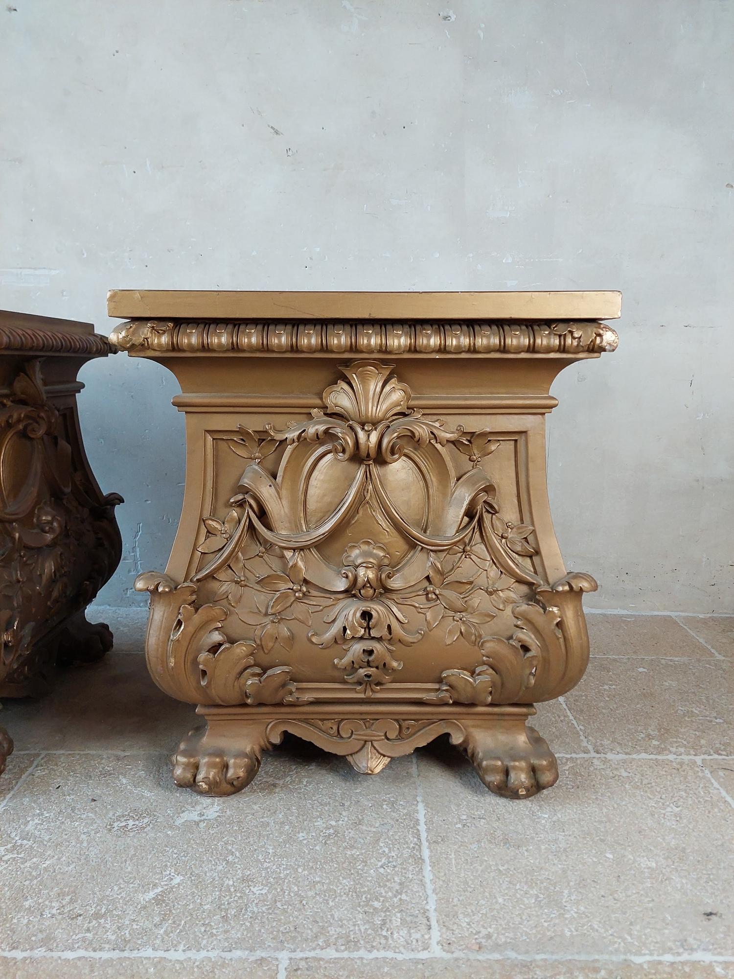 20th Century Pair of Antique Gold Patinated Wooden Pedestals For Sale