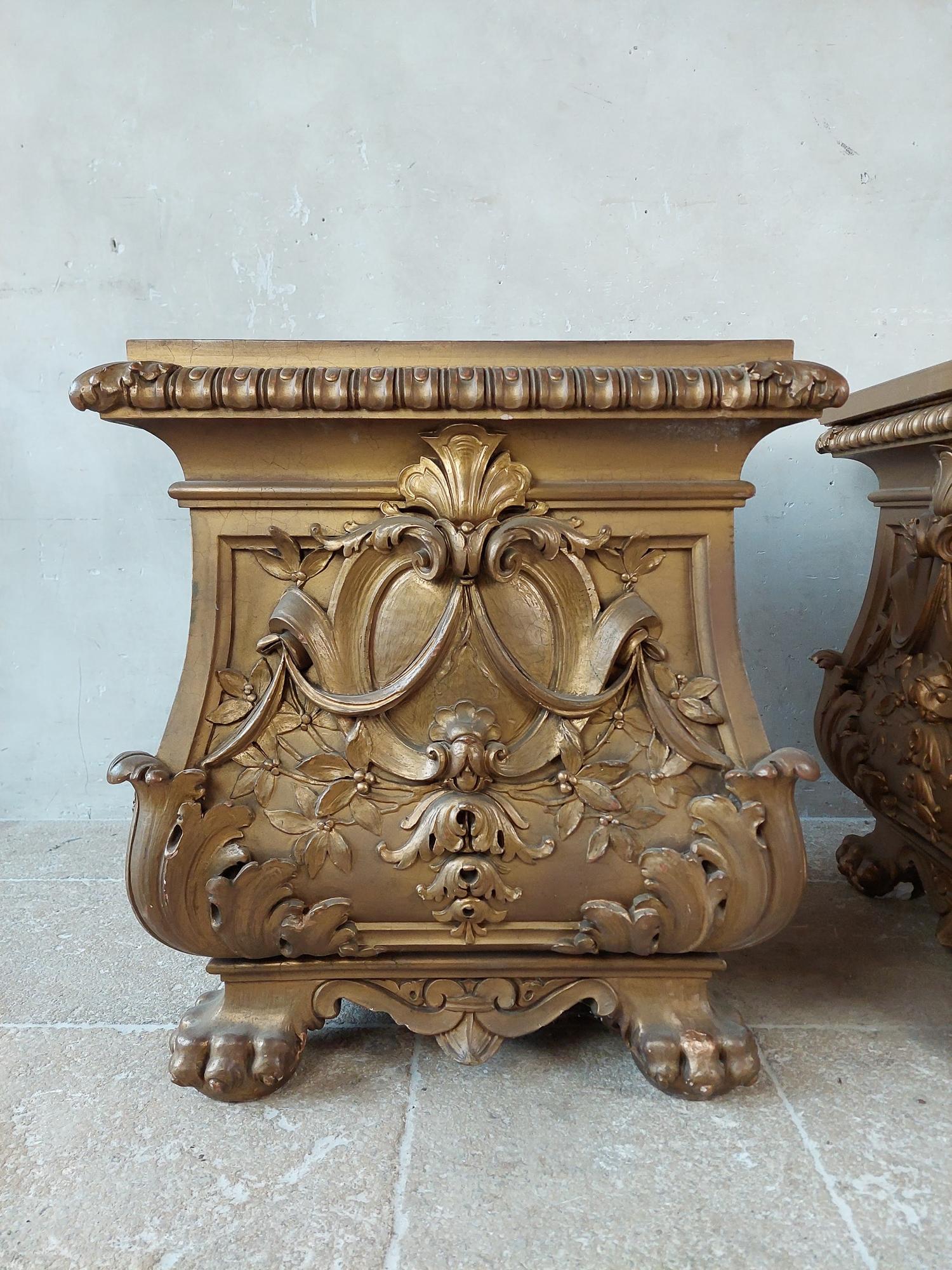 Pair of Antique Gold Patinated Wooden Pedestals For Sale 1