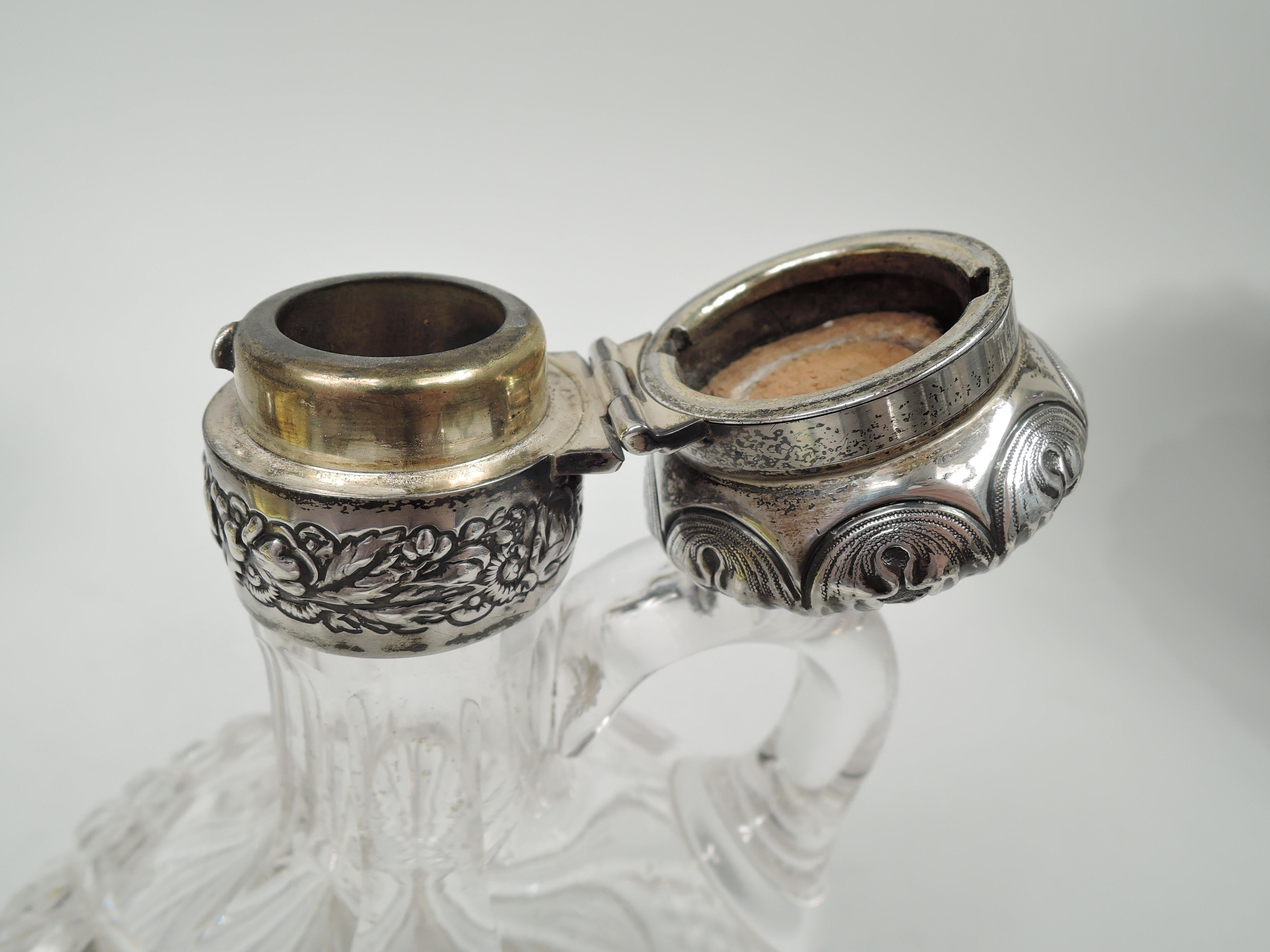 Victorien Paire de carafes anciennes en verre taillé et argent sterling de style victorien de Gorham en vente