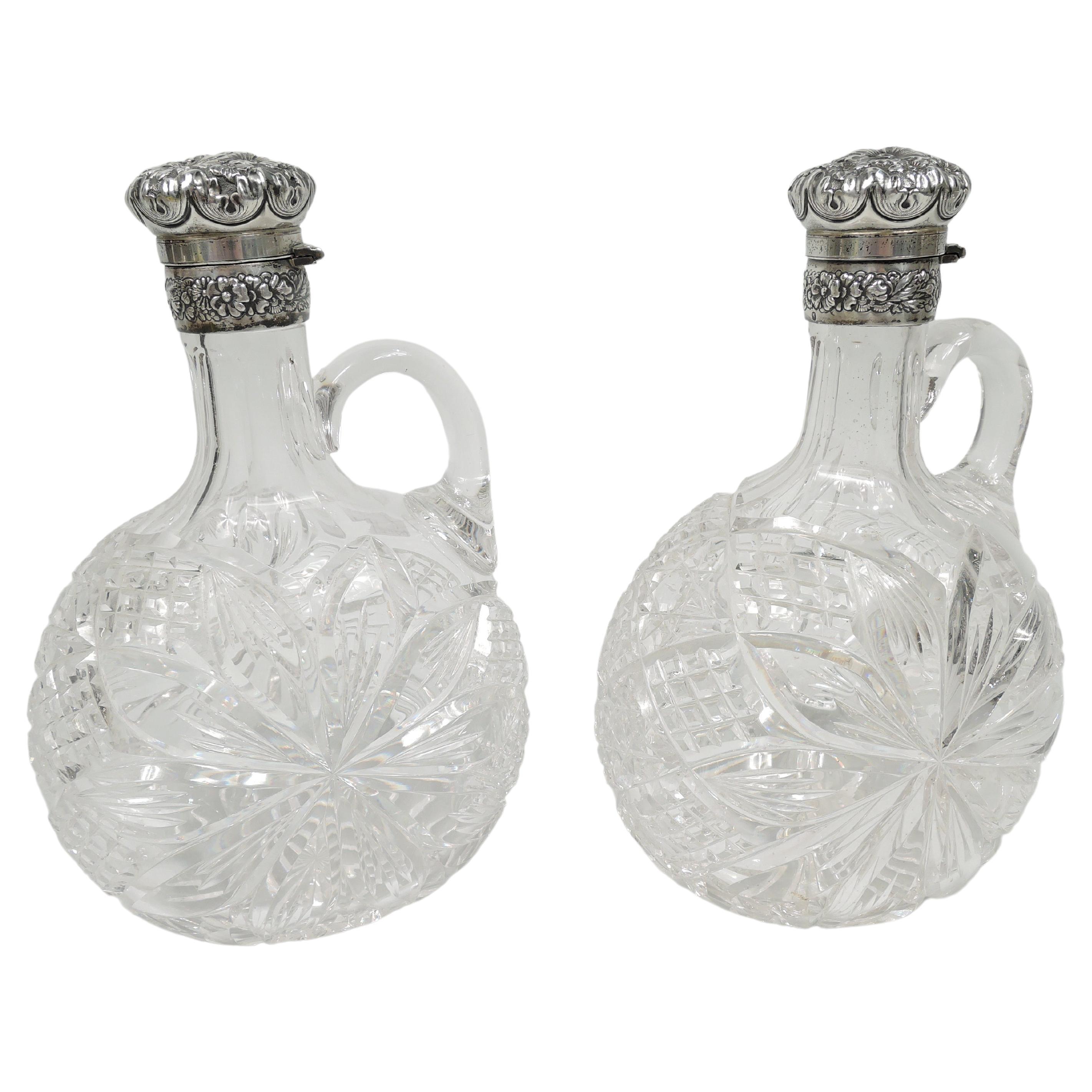 Paire de carafes anciennes en verre taillé et argent sterling de style victorien de Gorham en vente