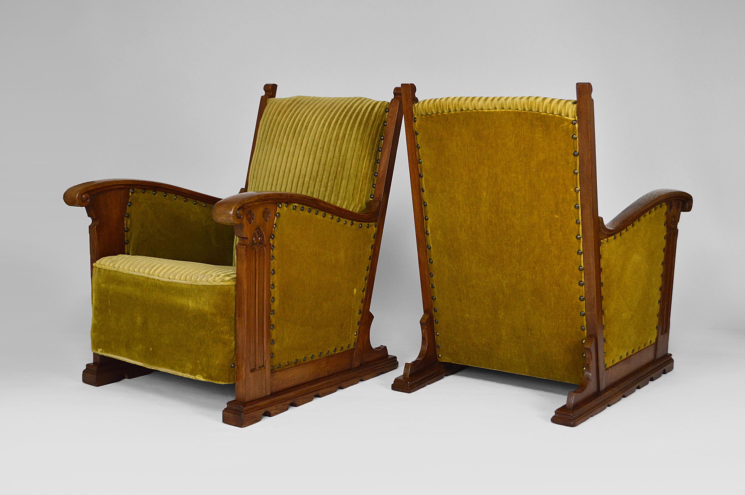 Gothic Revival Pair of Antique Gothic Arts & Crafts Club Lounge Armchairs in Carved Oak, 1900s For Sale