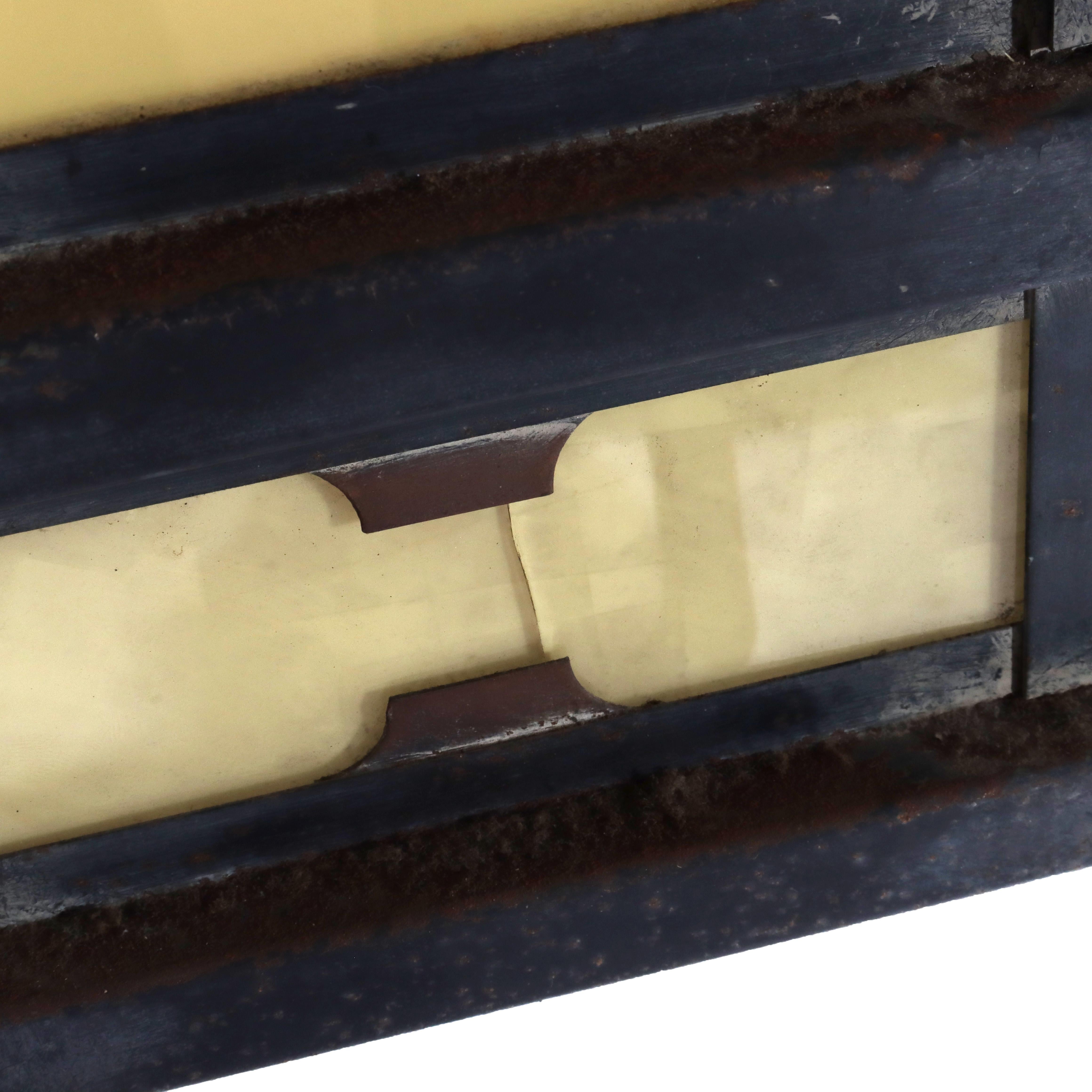 Américain Paire de lampes d'église gothiques en bronze, laiton et verre, datant de 1920 en vente