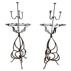 Paar antike Kandelaber im gotischen Stil The Pedestal Fackeln