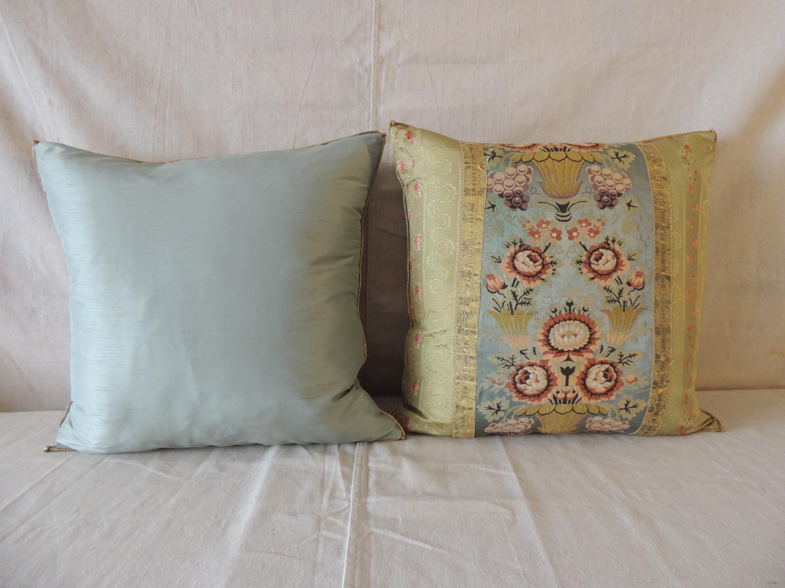 Pair of Antique Green and Gold Silk Square Decorative Pillows In Good Condition In Oakland Park, FL