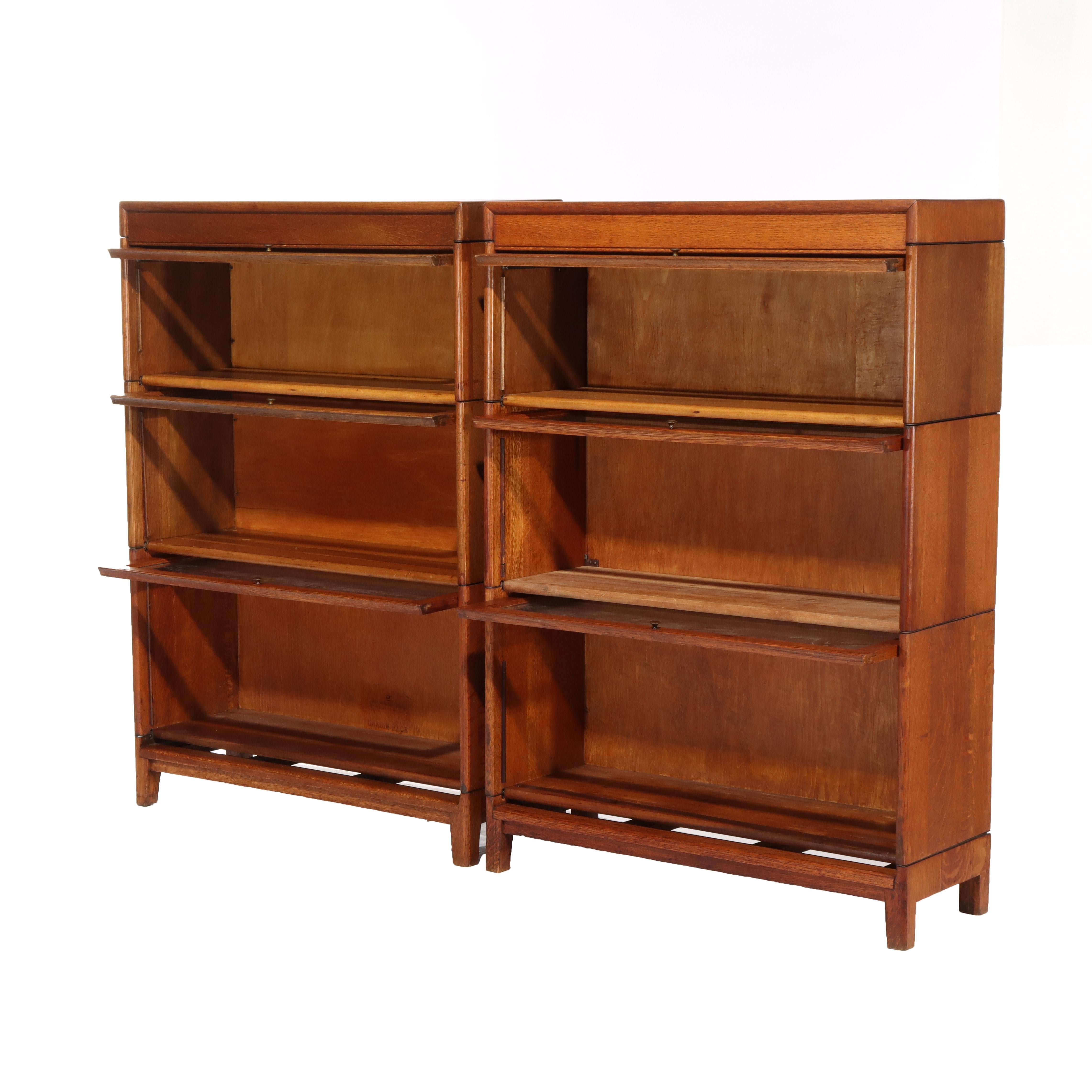 Coppia di librerie antiche a 3 ripiani in Oak GUNN firmate C1920
$1,500-$3,000
Misure: complessivamente 48 1/4