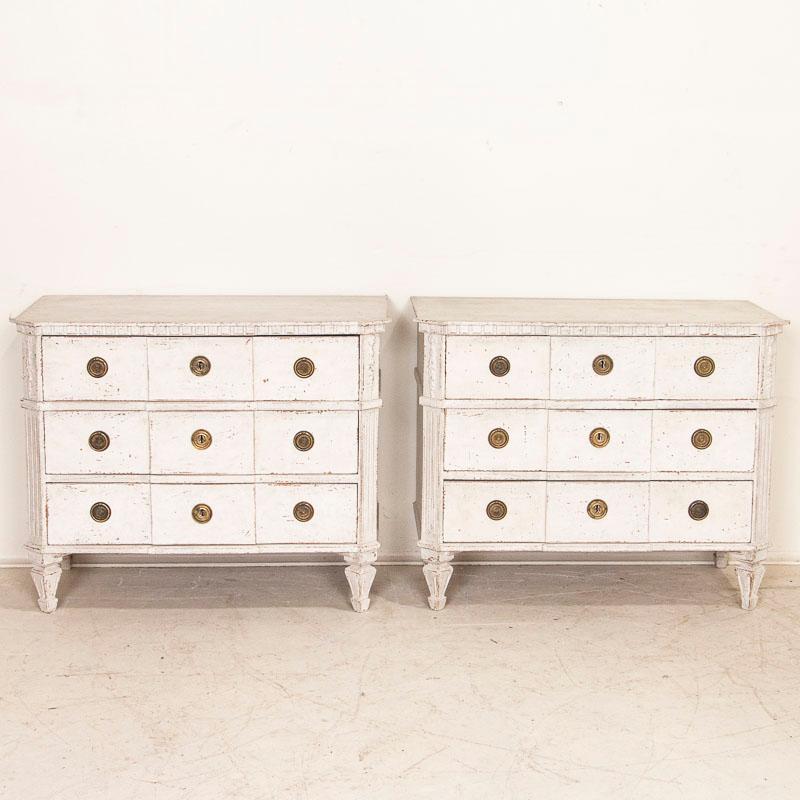 Pair of Antique Gustavian White Painted Chest of Drawers from Sweden In Good Condition In Round Top, TX