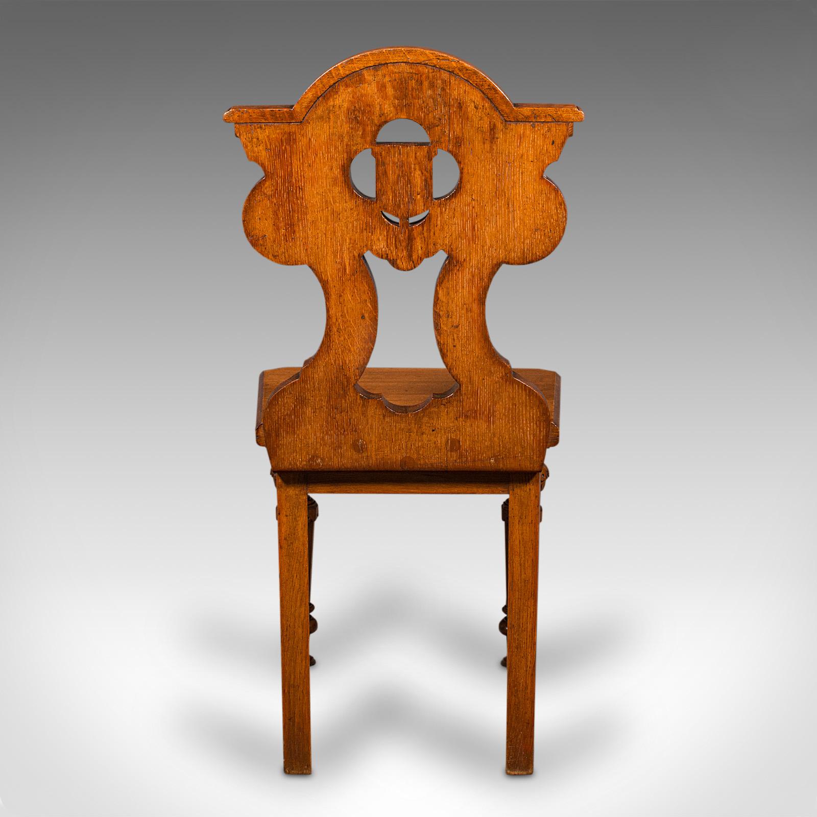 Chêne Paire de chaises d'entrée anciennes, écossaises, chêne, assise, style Arts & Crafts, victorien en vente
