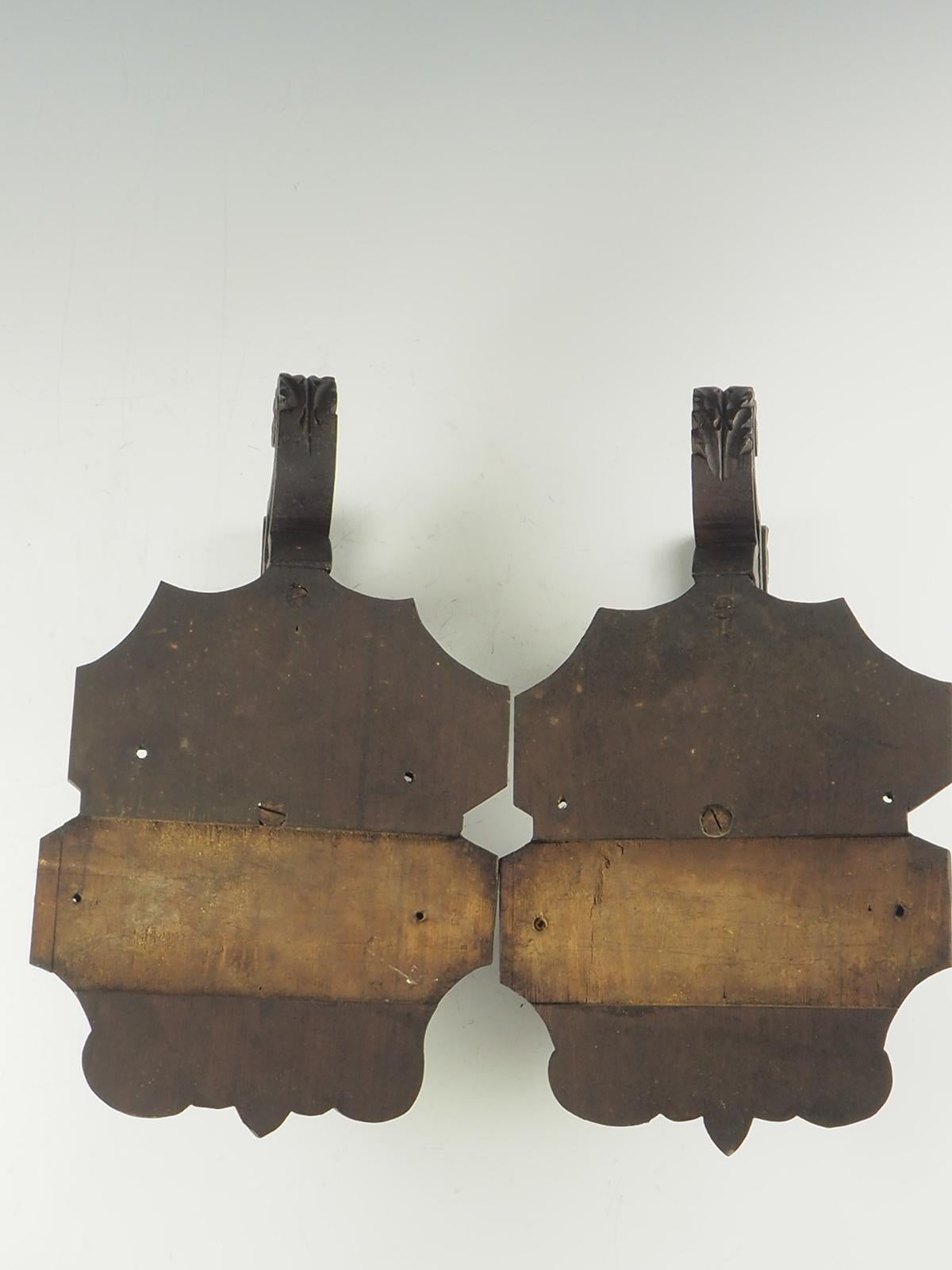 Pair of Antique Hand Carved Wooden Gun Dog Wall Brackets for Hunting Rifle / Gun For Sale 1