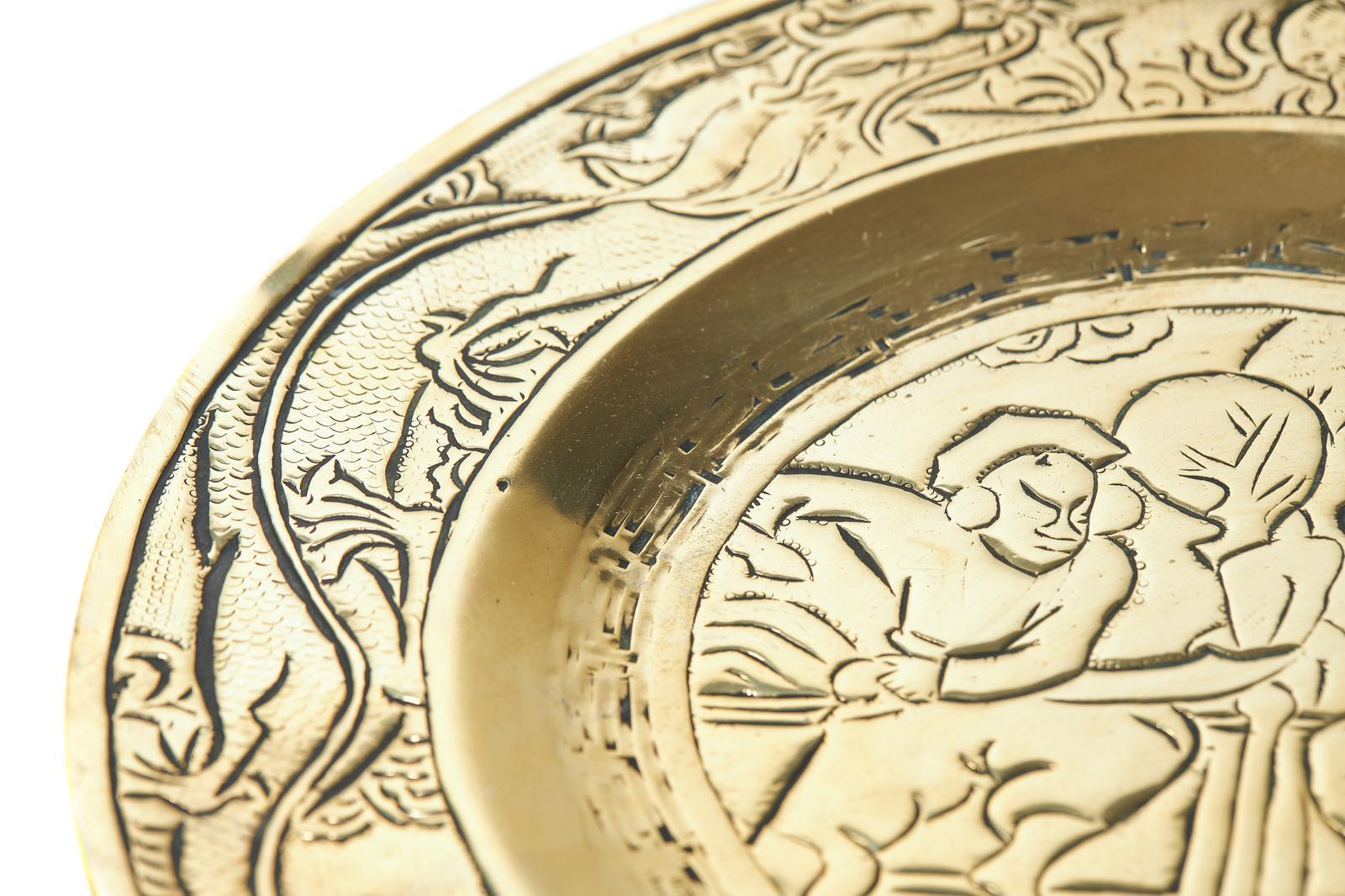 Pair of Antique Hand Engraved Brass Chinese Plates In Good Condition For Sale In Ipswich, GB