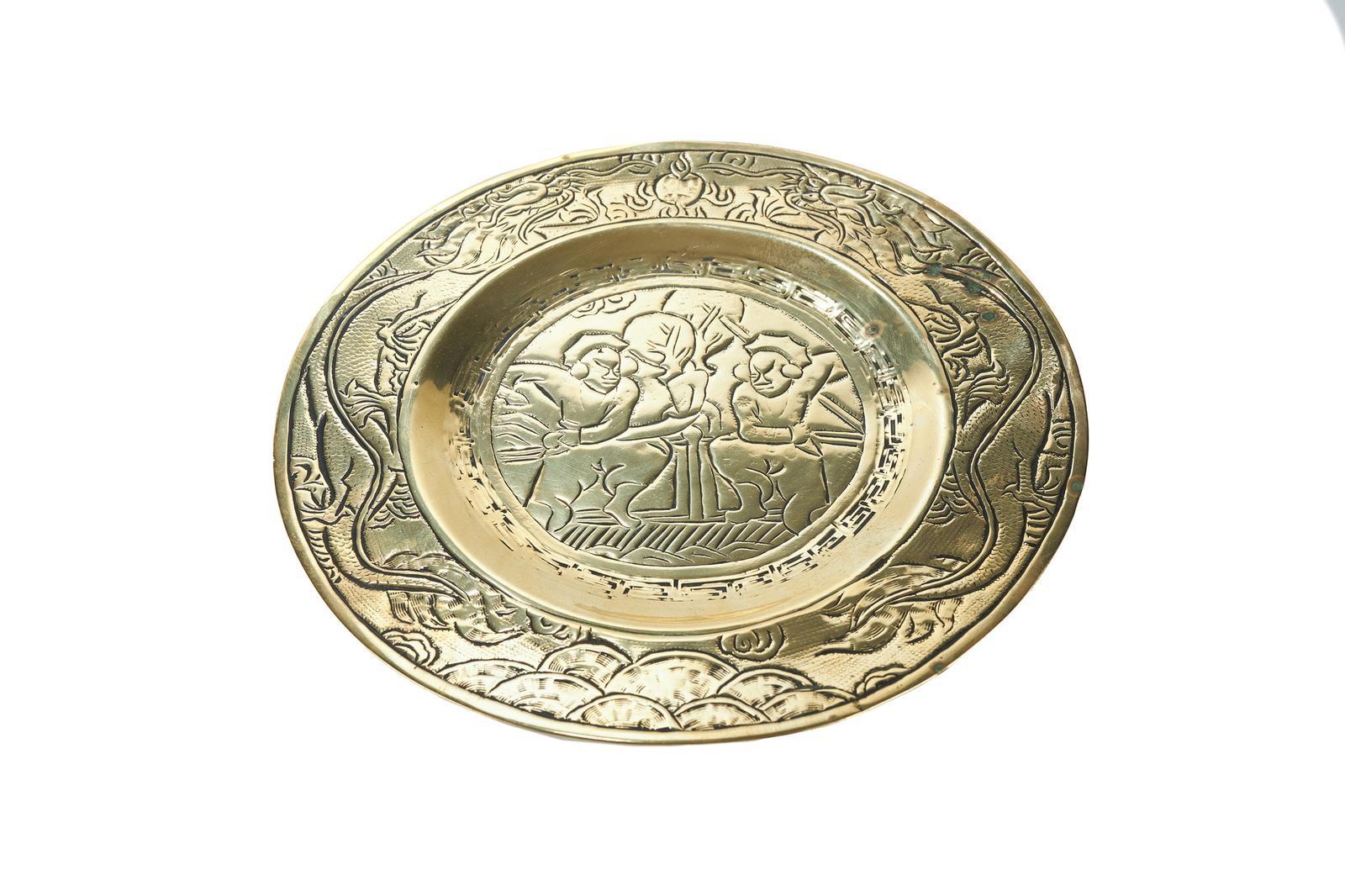 Pair of Antique Hand Engraved Brass Chinese Plates For Sale 3