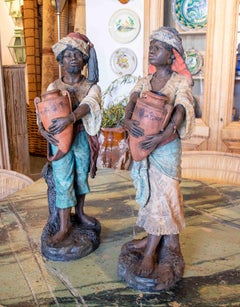 Paar antike handbemalte und nummerierte Terrakotta-Skulpturen