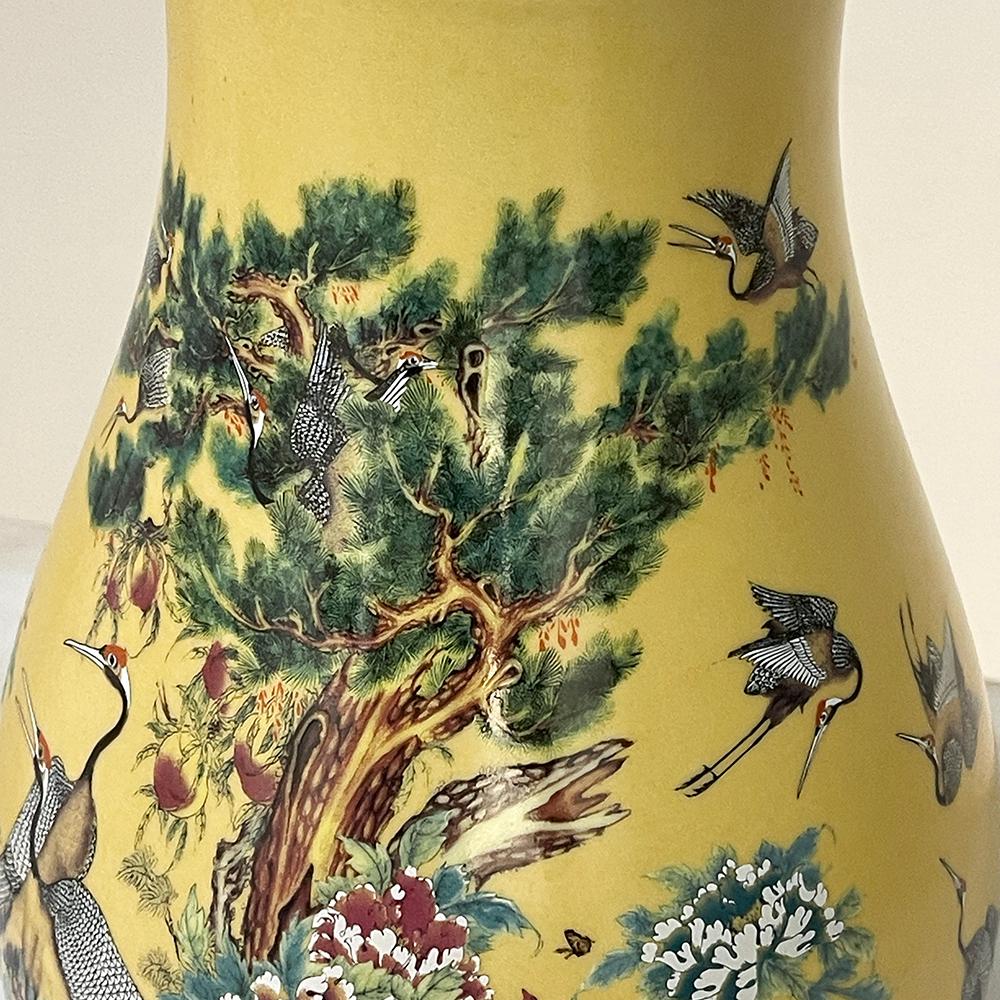 Pair of Antique Hand-Painted Chinese Vases 5