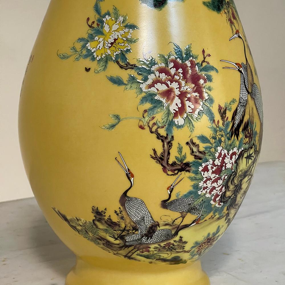 Pair of Antique Hand-Painted Chinese Vases 8