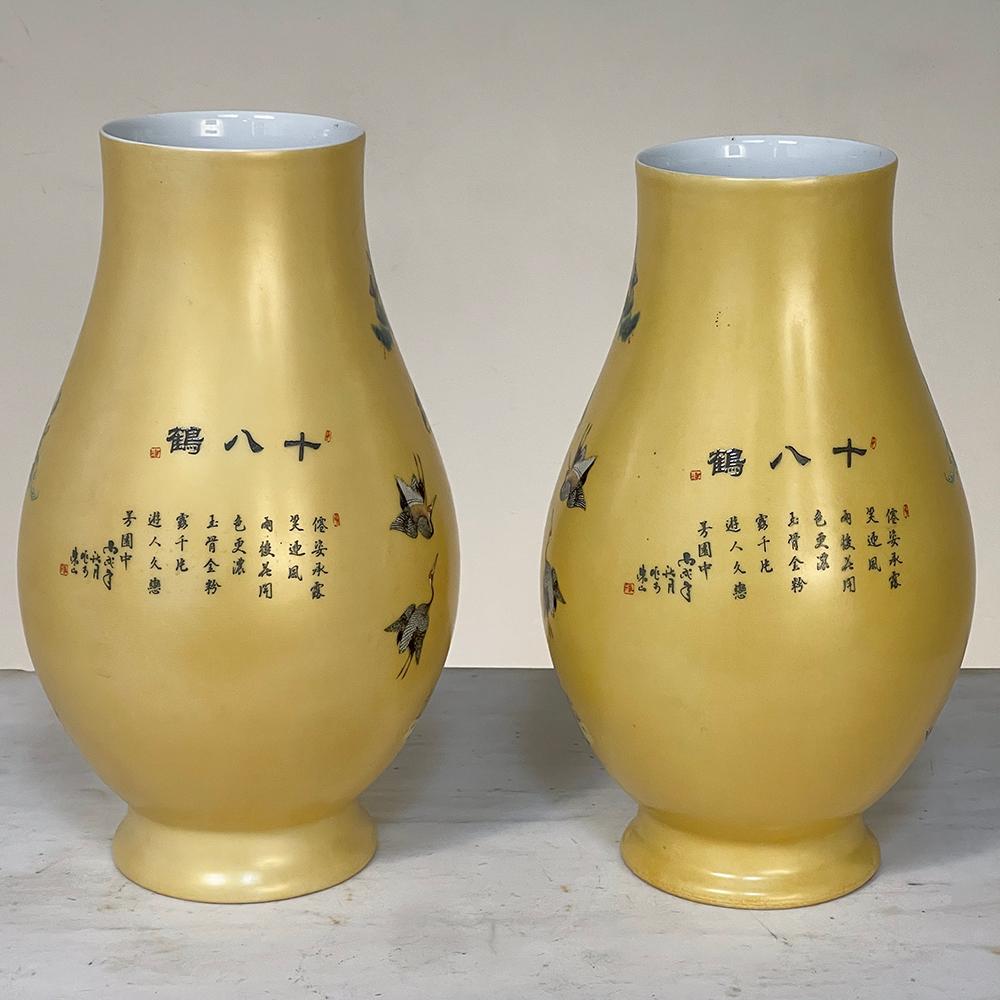 Pair of Antique Hand-Painted Chinese Vases In Good Condition In Dallas, TX
