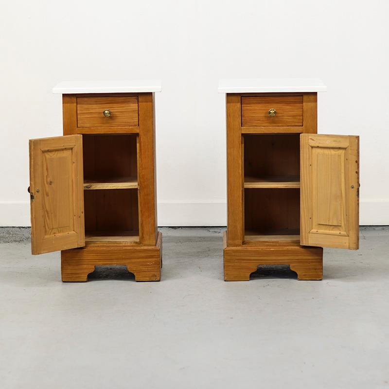 Pino Coppia di Comodini antichi in finto Boi dipinti a mano in vendita