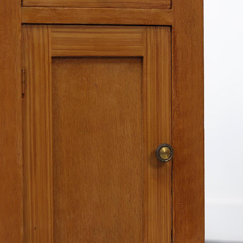 Coppia di Comodini antichi in finto Boi dipinti a mano in vendita 1