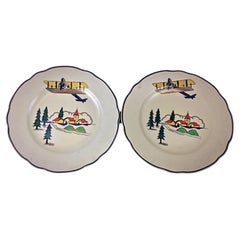 Pareja de Platos Antiguos Longwy Pintados a Mano - Diseño "Vacance", Francia, 2Y116