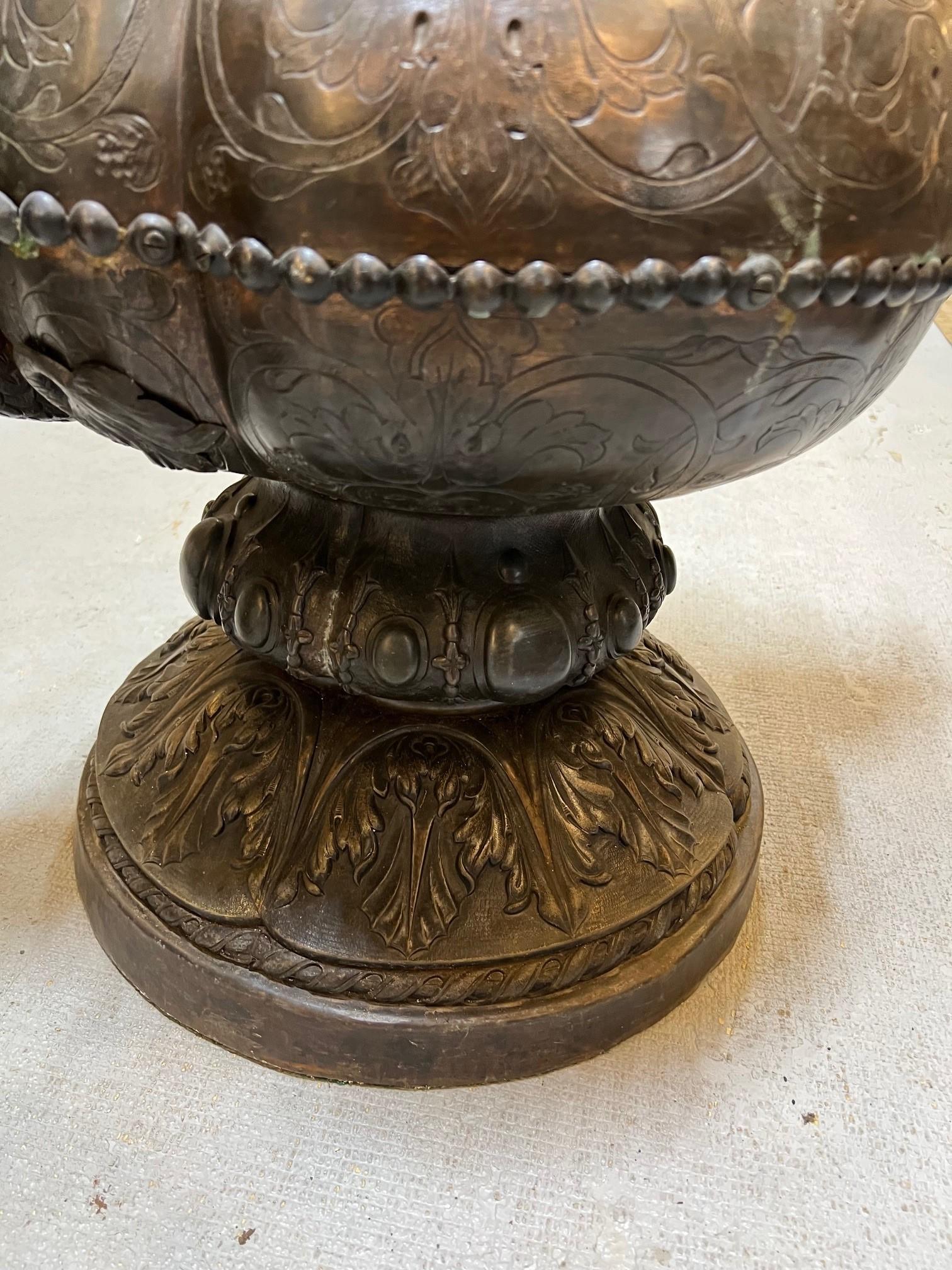 Pair of Antique Handcrafted Copper Urns with Mythological Seahorse Handles   For Sale 7