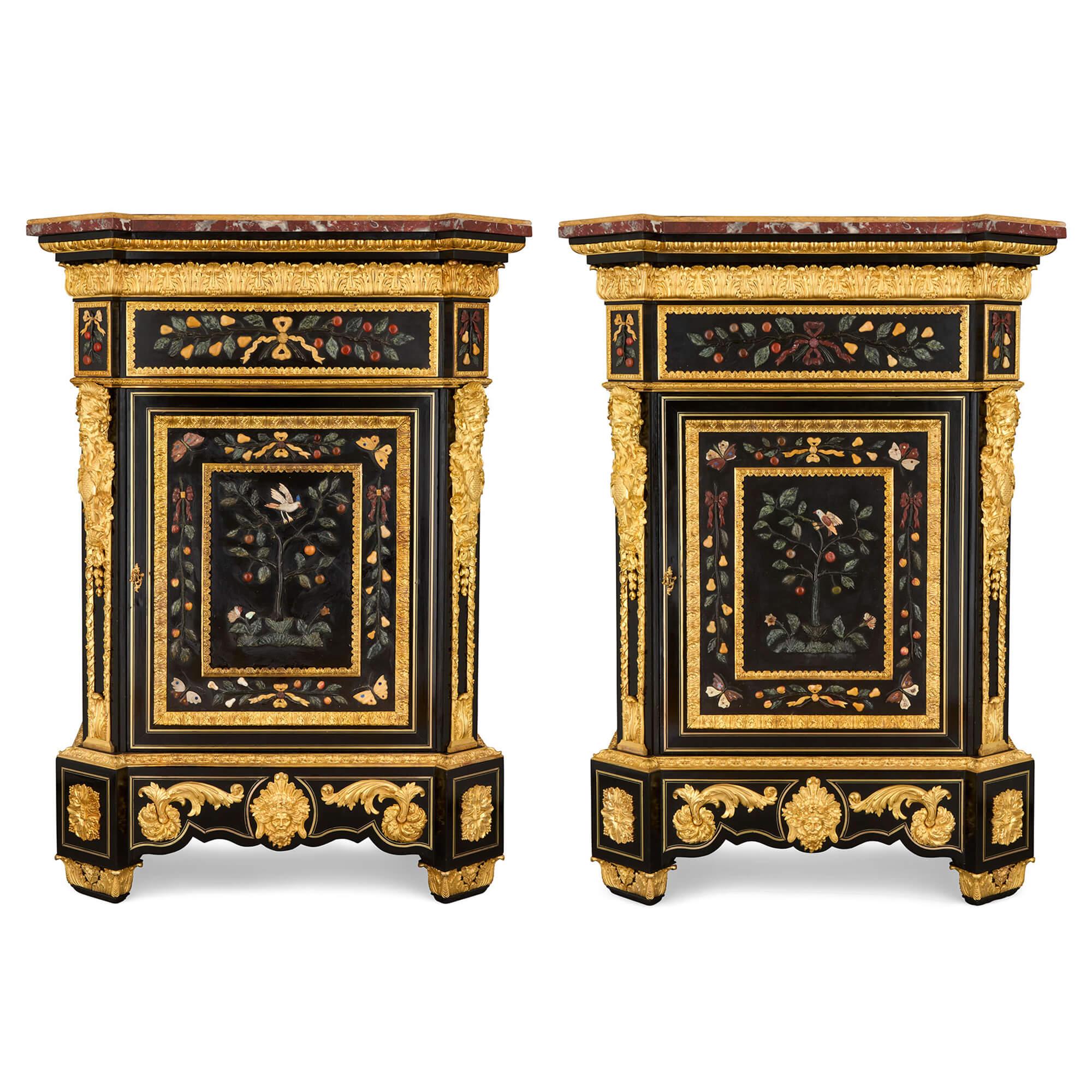 Ein Paar antike Schränke aus Hartstein und Ormolu von Béfort Jeune
Französisch, Ende 19. Jahrhundert
Höhe 151cm, Breite 112cm, Tiefe 52cm

Dieses hervorragende Schrankpaar wurde von Mathieu Béfort (1813-1880), auch bekannt als Béfort Jeune,