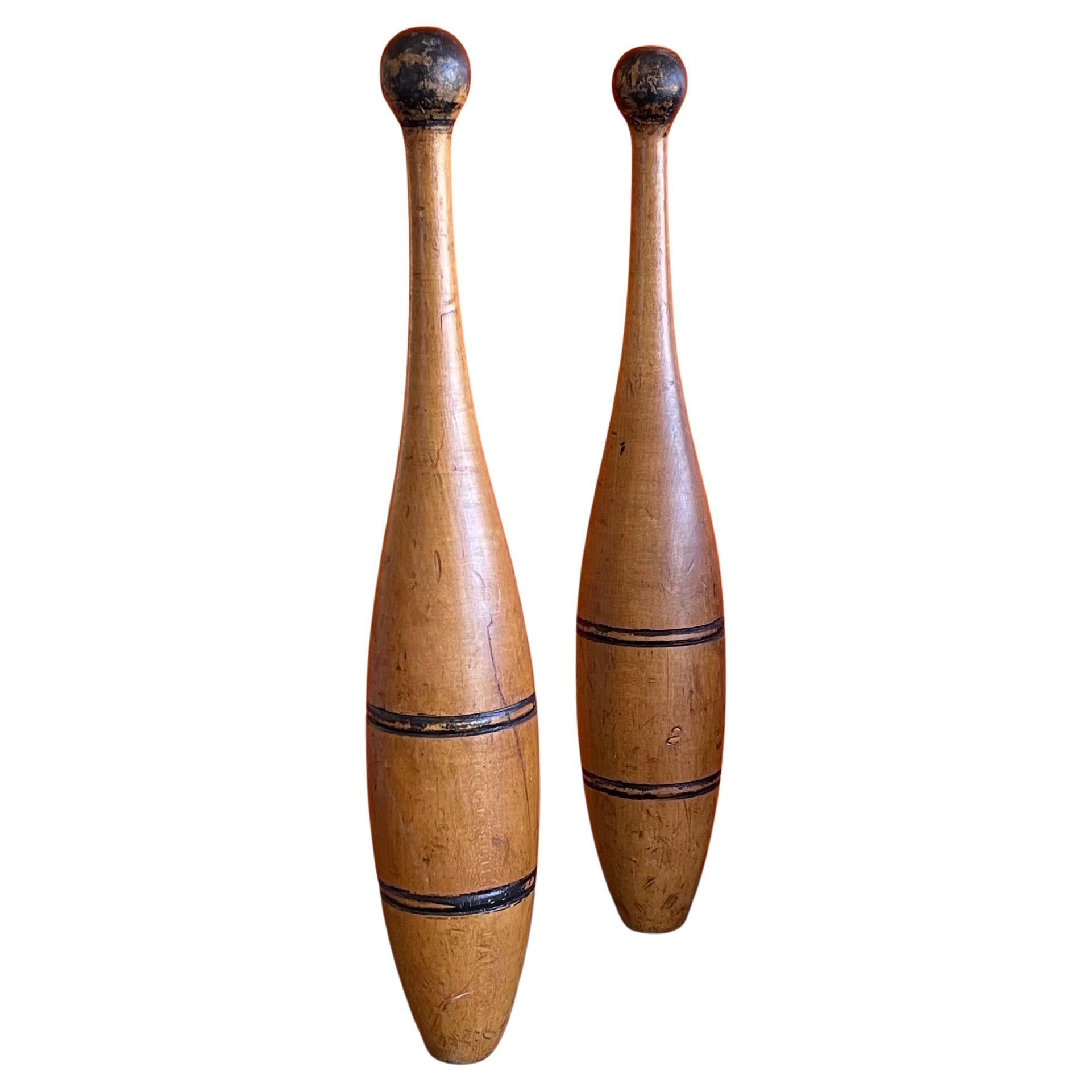 A very nice pair of  antique hardwood juggling pins, circa 1900s.  The pair are in good vintage condition and measure 3.5