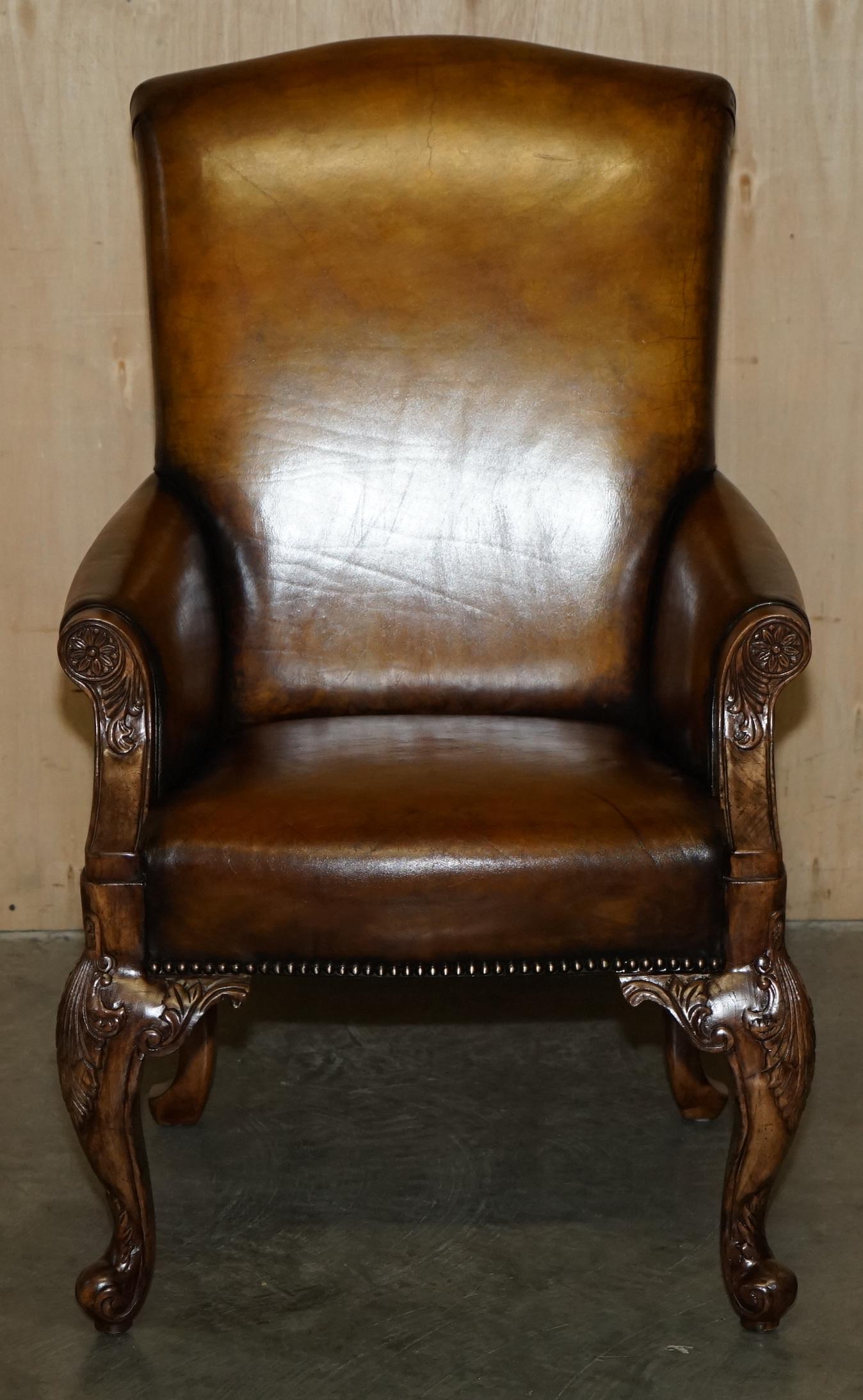 PAIR OF ANTIQUE HEAVILY CARved HAND DYED BROWN LEATHER RESTORED THRONE ARMCHAIRs im Angebot 9