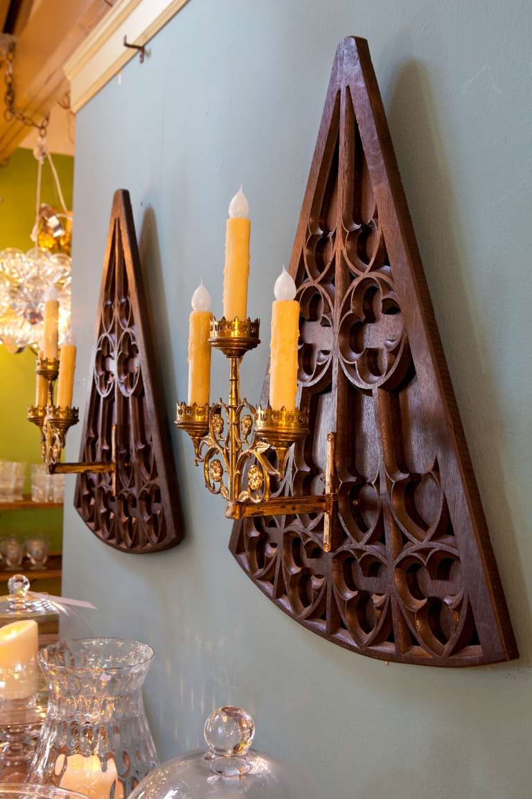 Belgian Pair of Antique Heavily-Carved Neo-Gothic Carved Oak and Brass Sconces For Sale
