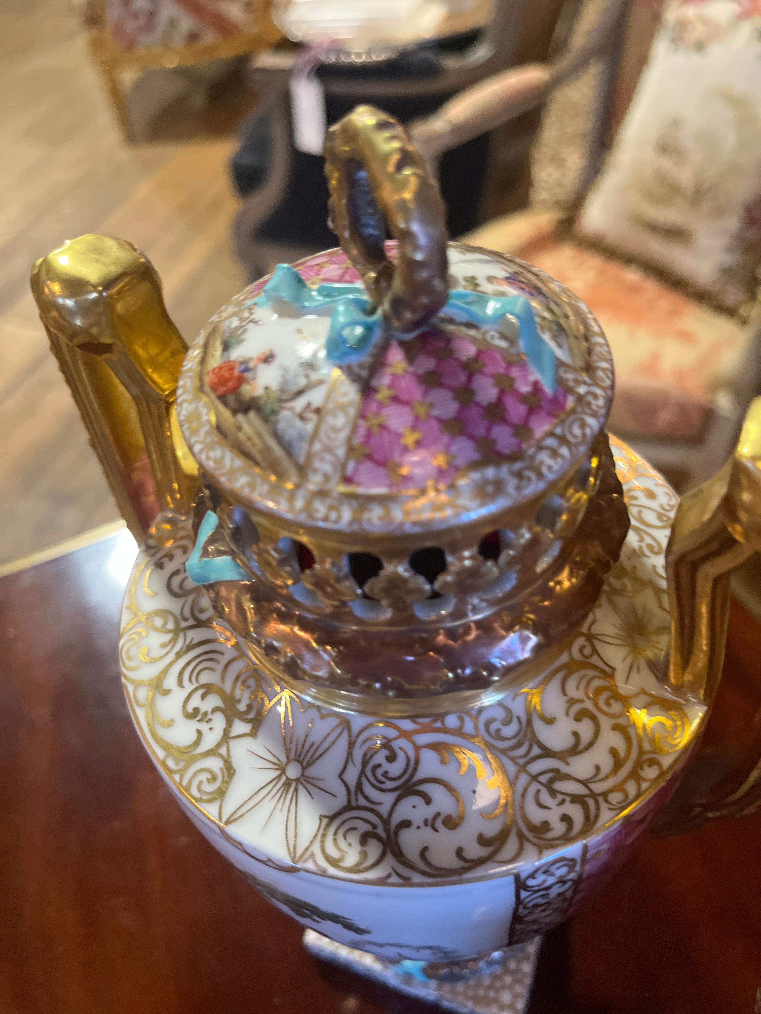 Paire de vases couverts anciens marqués Helena Wolfsohn Bon état - En vente à Scottsdale, AZ