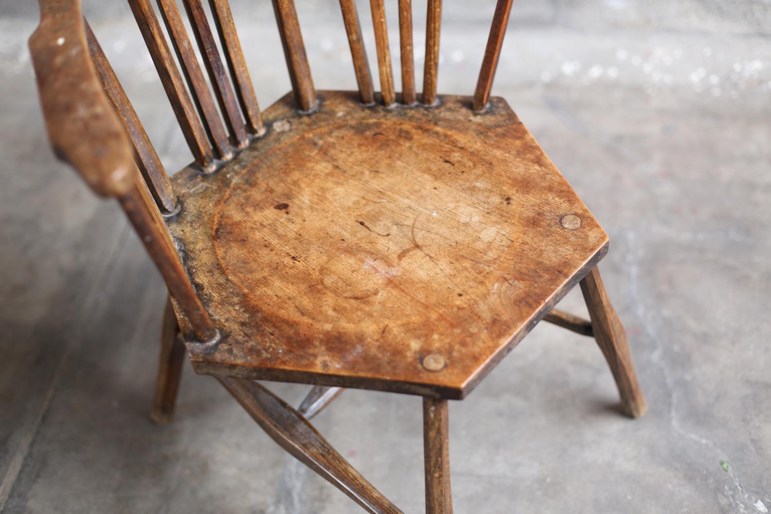 Late 19th Century Pair of Antique High Back Windsor Chairs with Hexagonal Sheet For Sale