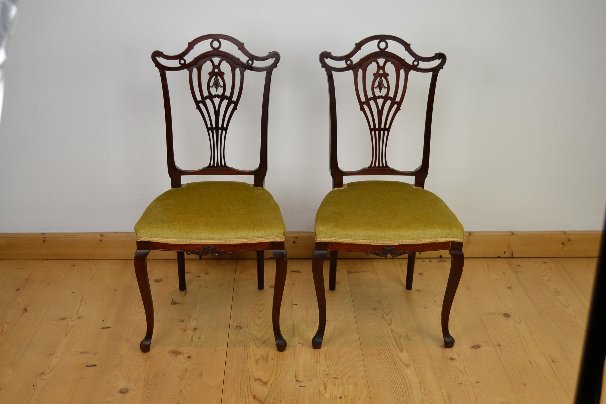 Hepplewhite Hollandia Pander & Zn Pair of Side Chairs, Late 19th Century For Sale