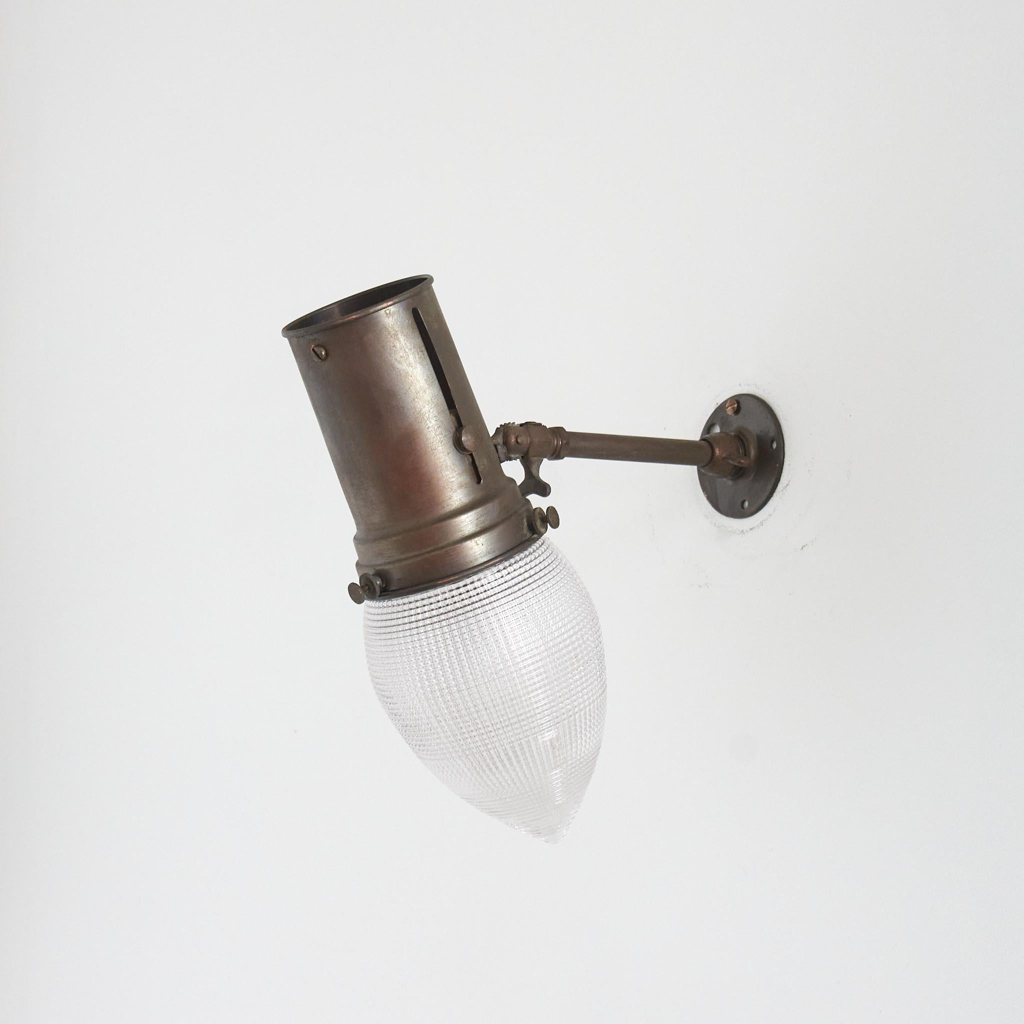 Pareja de Apliques de Cristal Prismático Holófano Antiguo de Iglesia para Cocina Moderno de mediados de siglo en venta