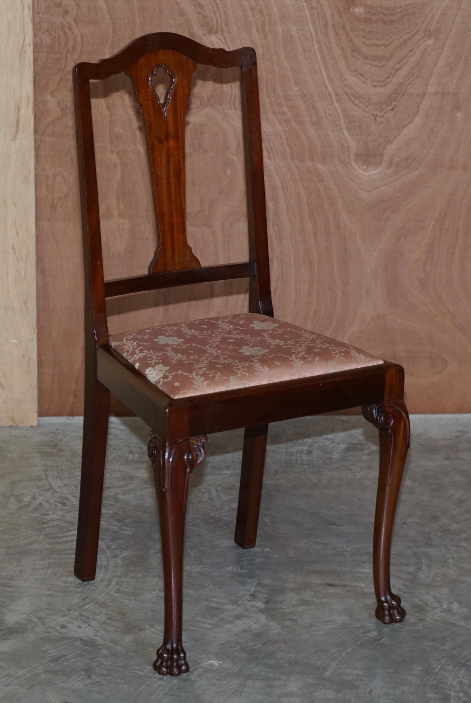 Paar antike, englische, handgeschnitzte Stühle aus Hartholz mit Löwenhaar und Pfotenfüßen aus Honduras im Angebot 10