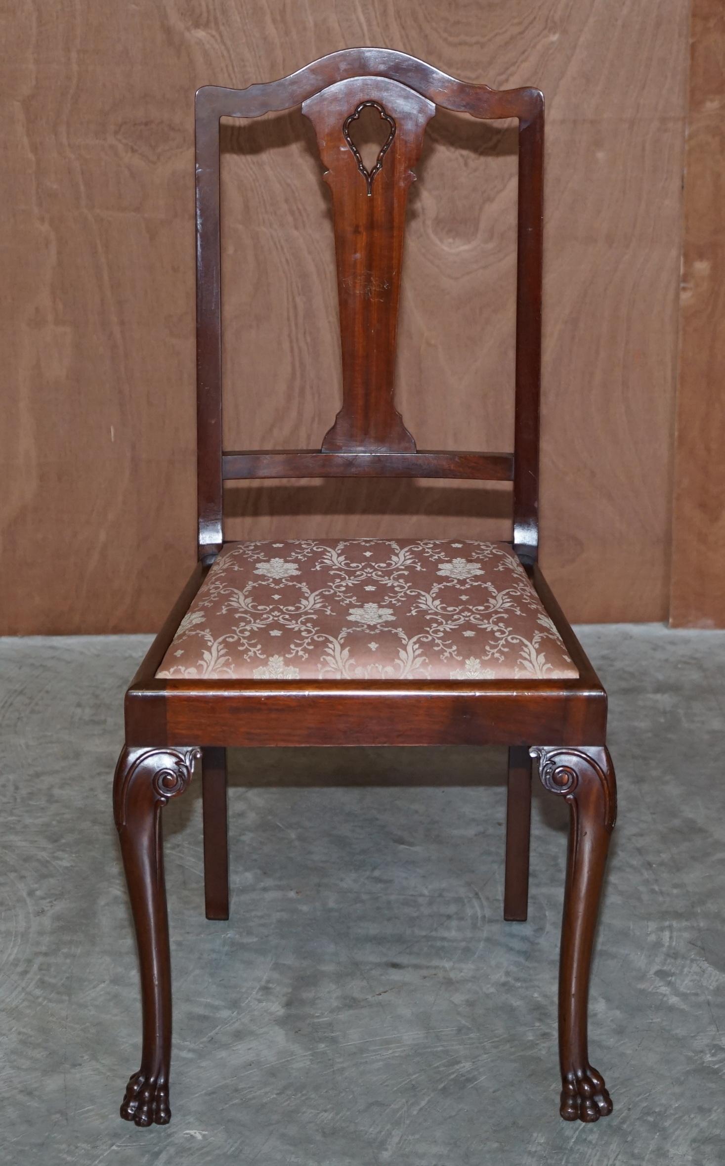 Paire d'anciennes chaises anglaises en bois dur du Honduras à pieds en pattes de lion sculptés à la main en vente 10