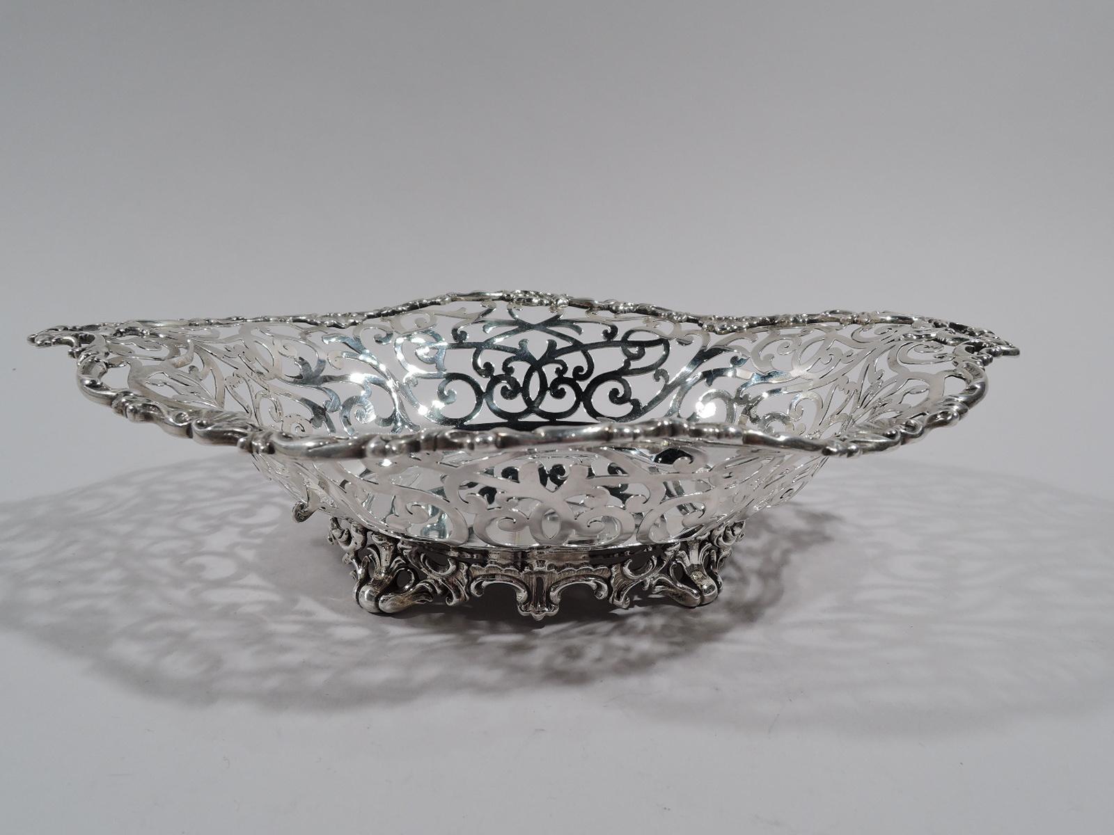 Pair of Antique Howard Edwardian Sterling Silver Openwork Bowls In Excellent Condition In New York, NY