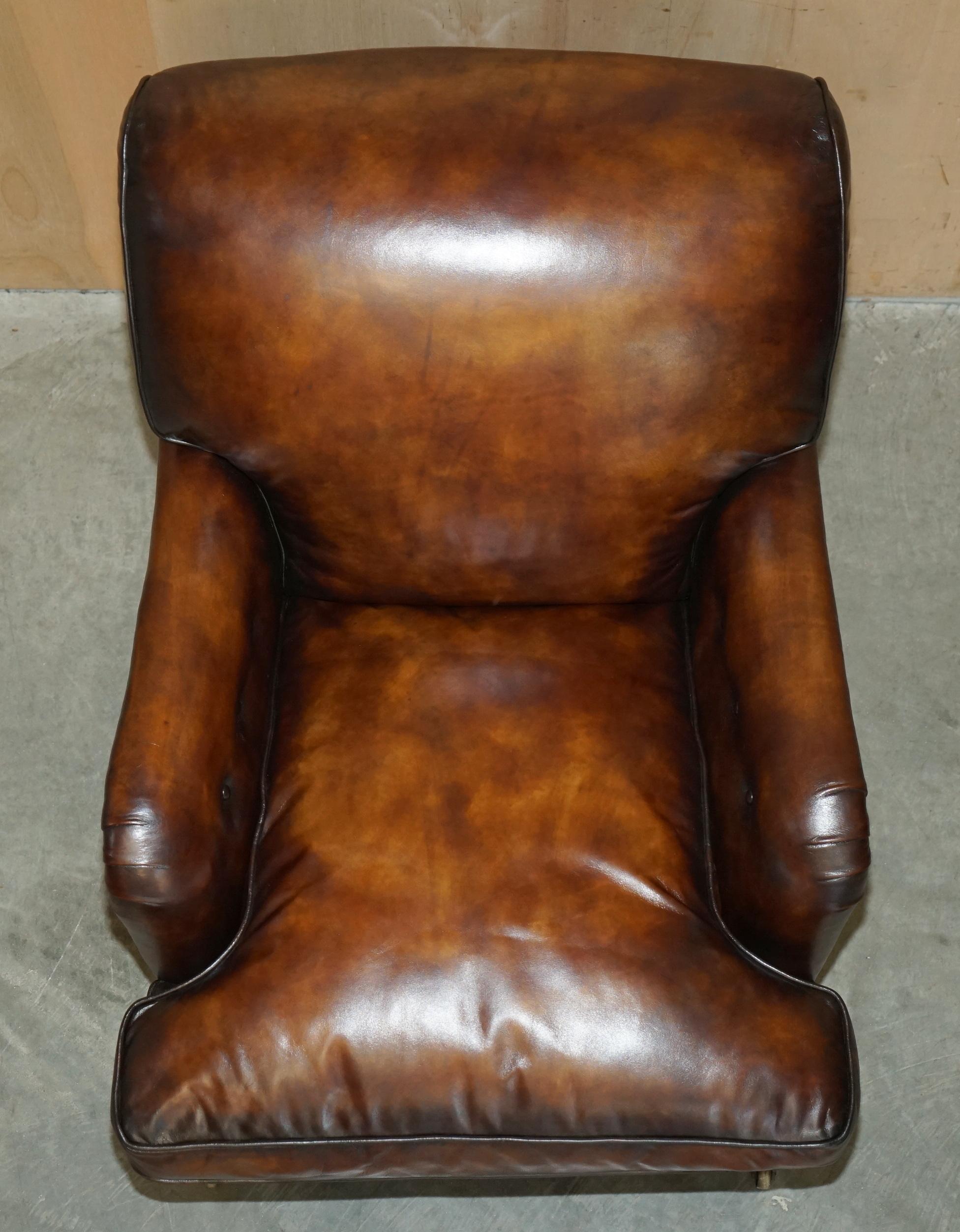 PAIR OF ANTIQUE HOWARD & SON's BRIDGEWATER BROWN LEATHER ARMCHAiRS & FOOTSTOOL For Sale 2