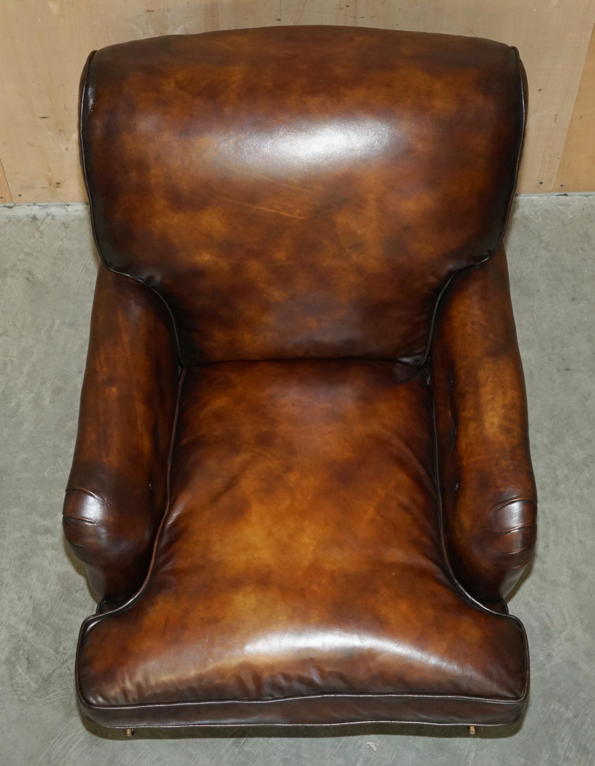 PAIR OF ANTIQUE HOWARD & SON's BRIDGEWATER BROWN LEATHER ARMCHAiRS & FOOTSTOOL For Sale 7