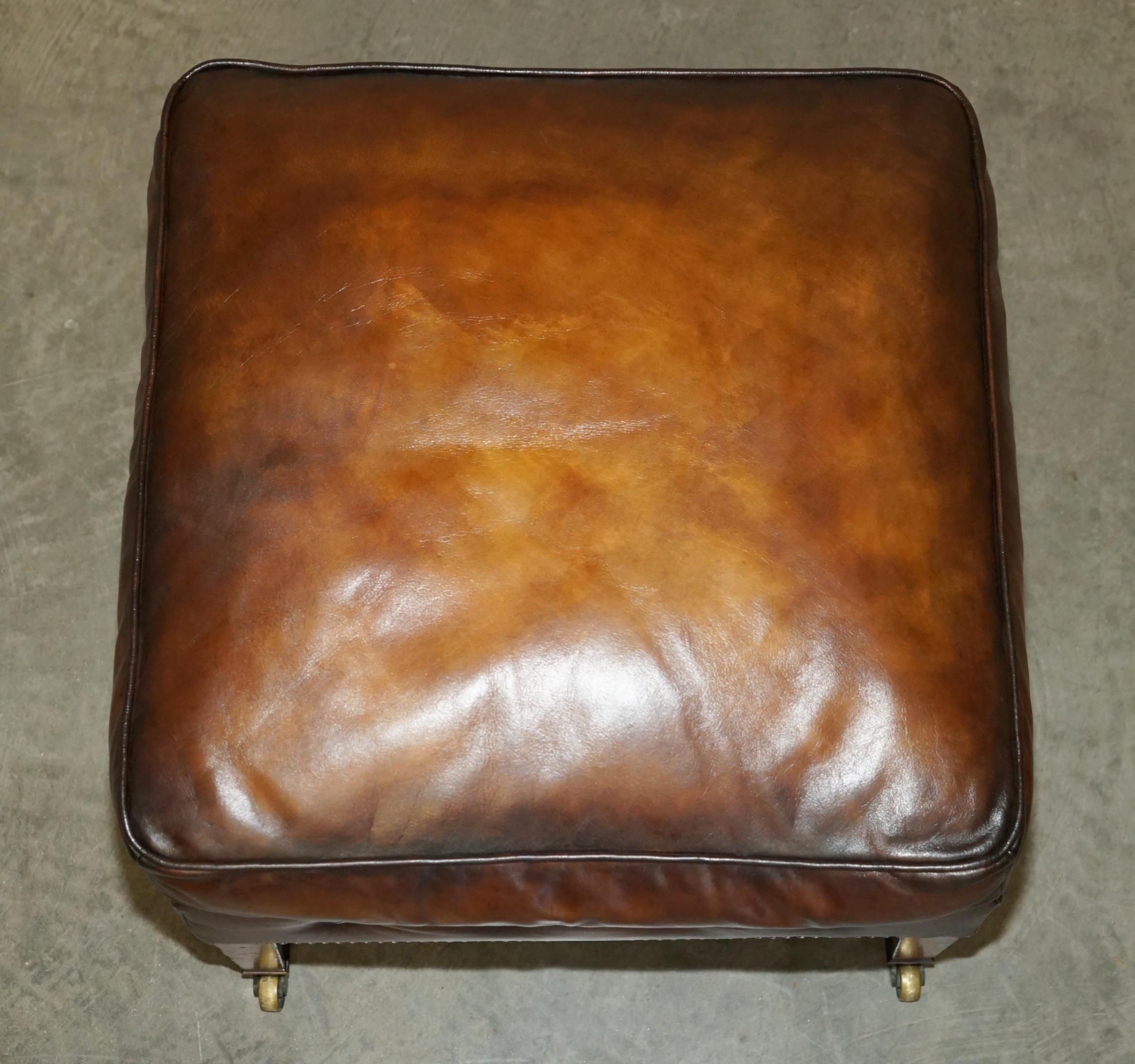 PAIR OF ANTIQUE HOWARD & SON's BRIDGEWATER BROWN LEATHER ARMCHAiRS & FOOTSTOOL For Sale 10