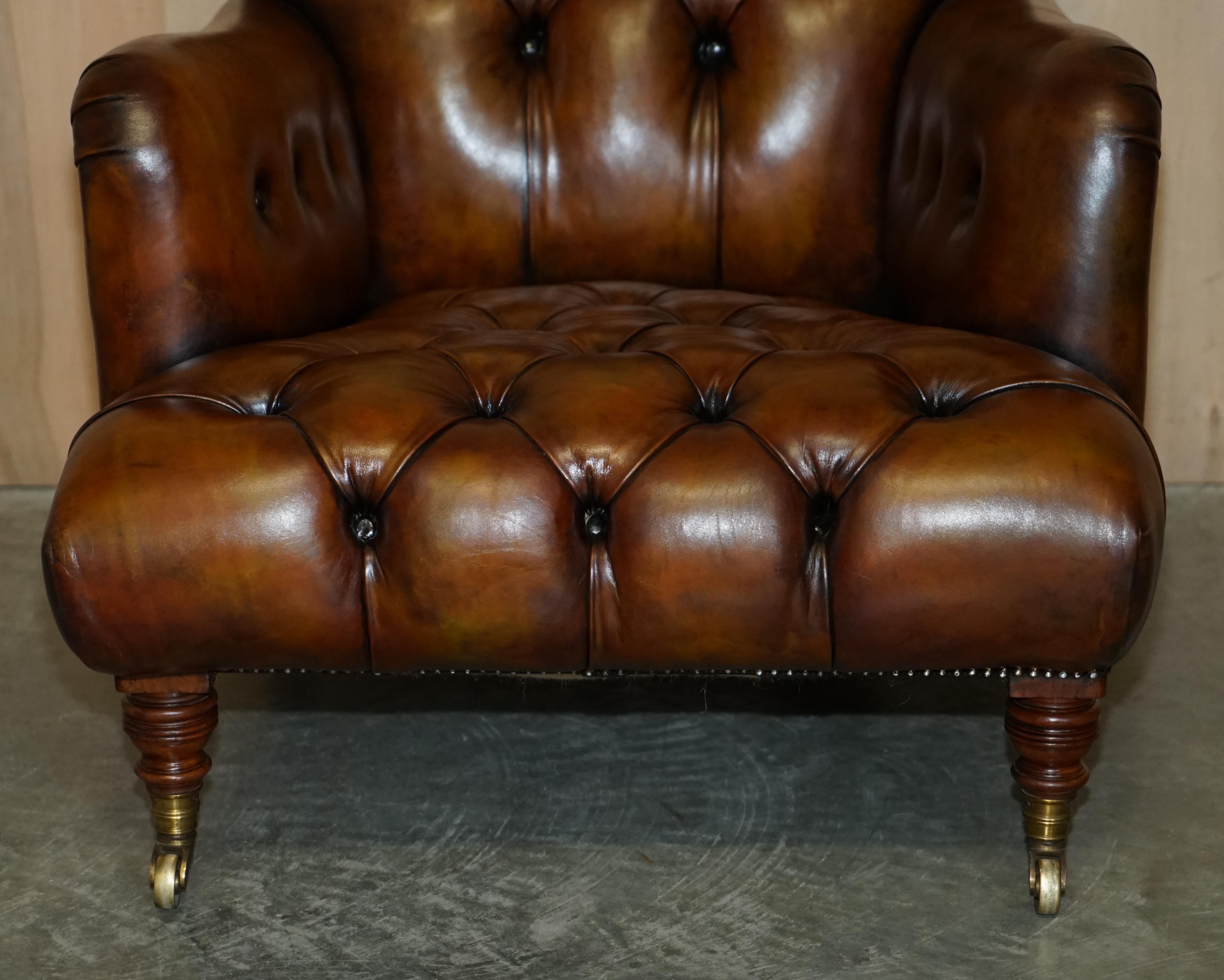 Pair of Antique Howard & Son's Bridgewater Brown Leather Chesterfield Armchairs For Sale 1
