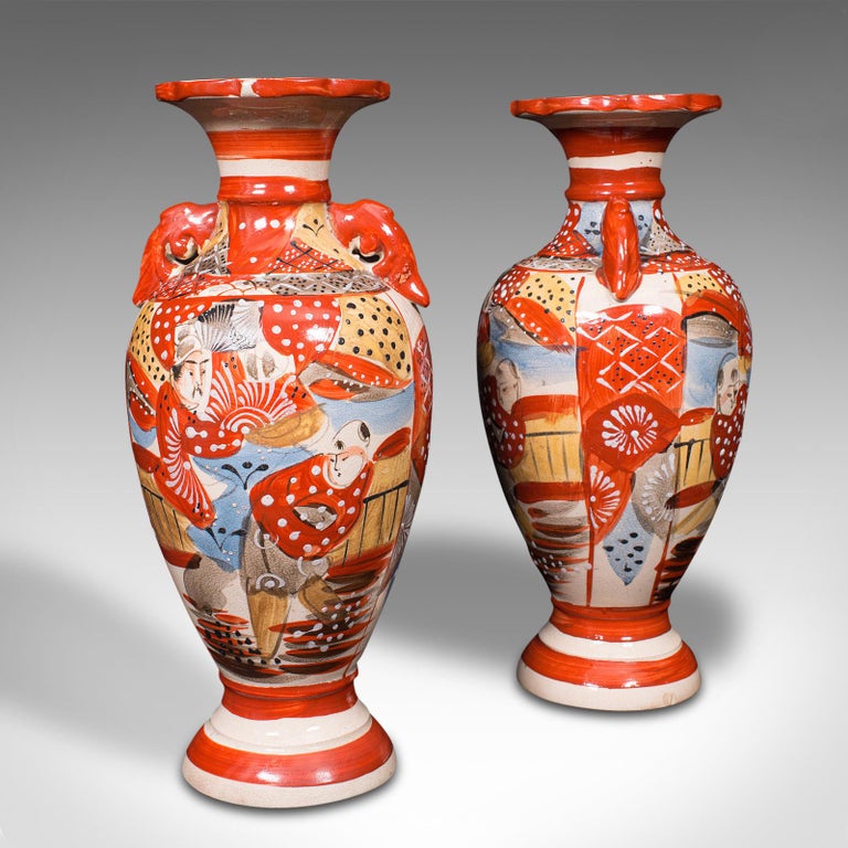 Paire de vases Imari anciens japonais, peints à la main, Meiji