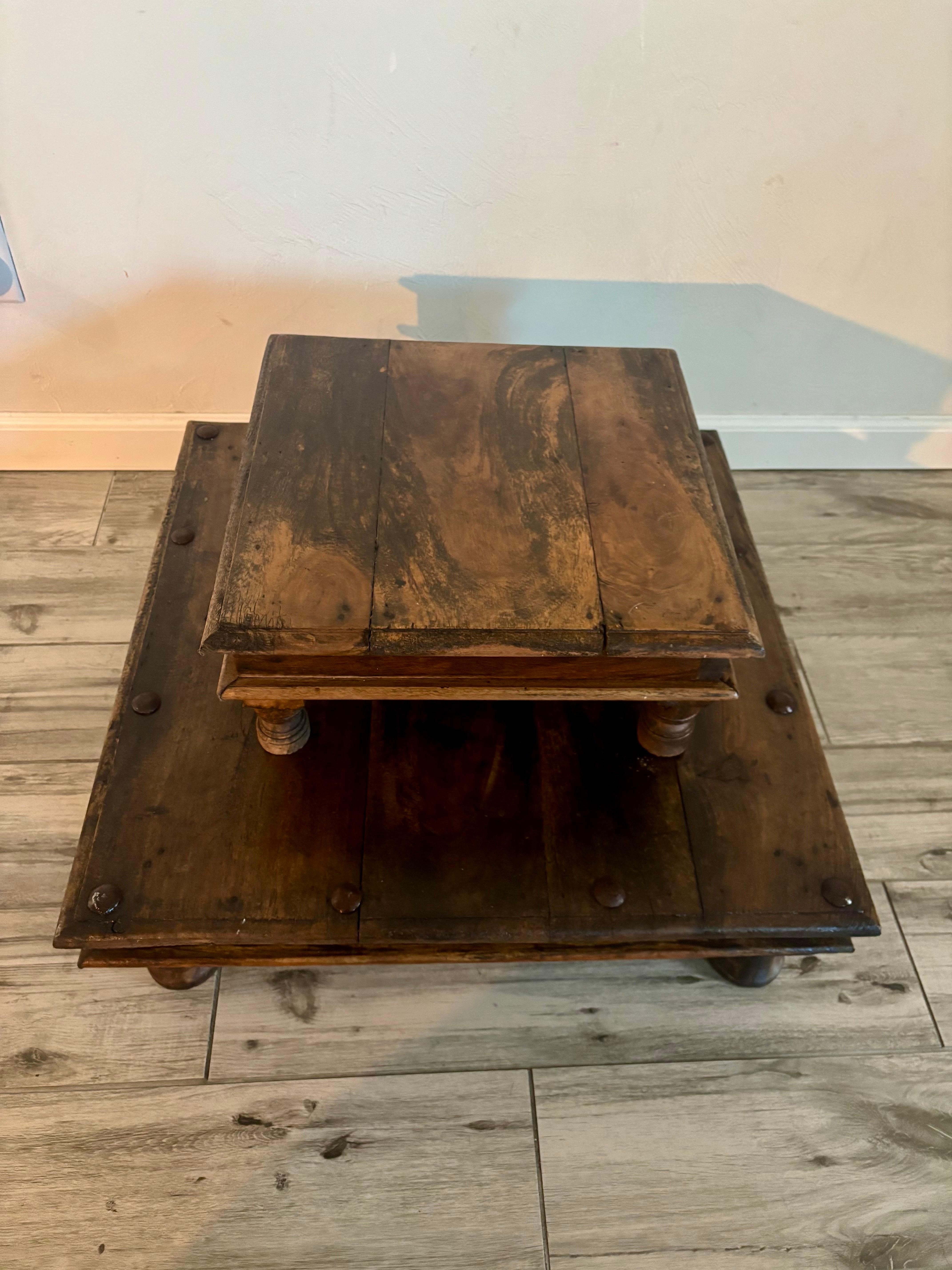 Acier Paire de tables à prières indiennes anciennes, fin du 19e siècle en vente